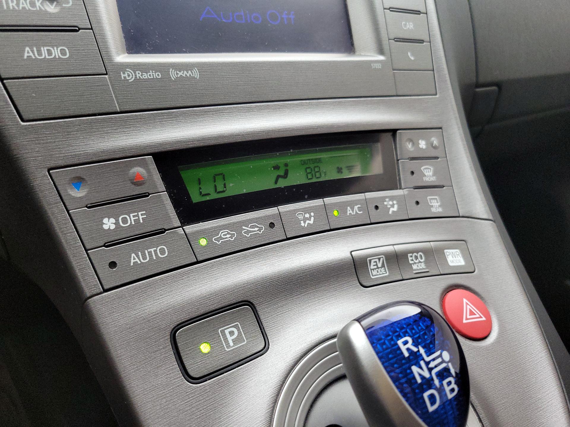 Thumbnail: 2014 Toyota Prius - 16