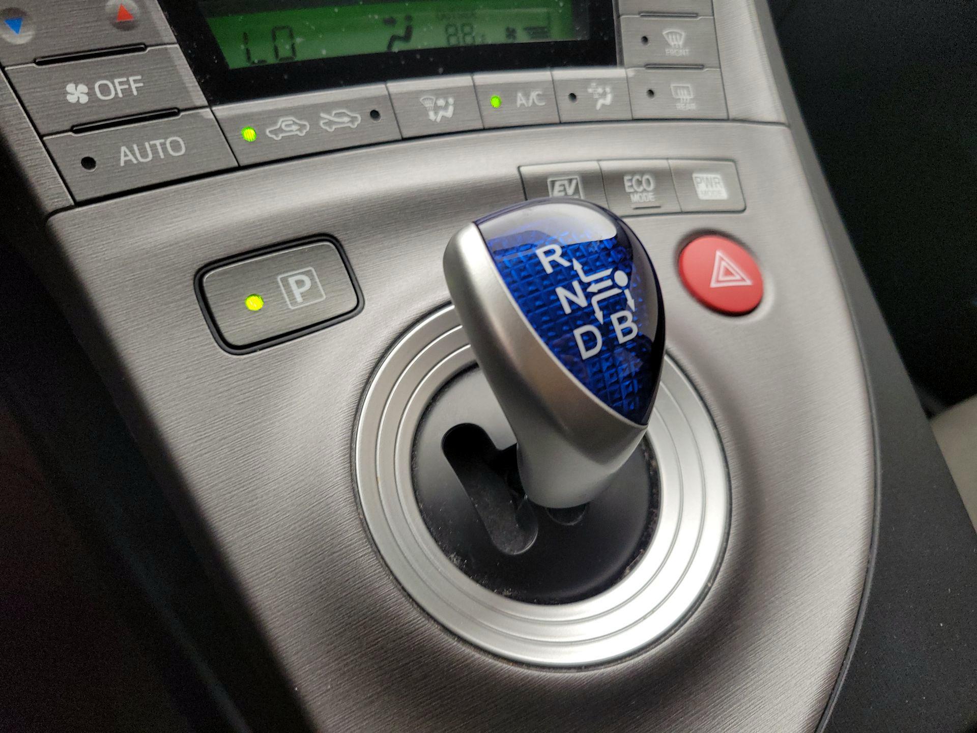 Thumbnail: 2014 Toyota Prius - 17