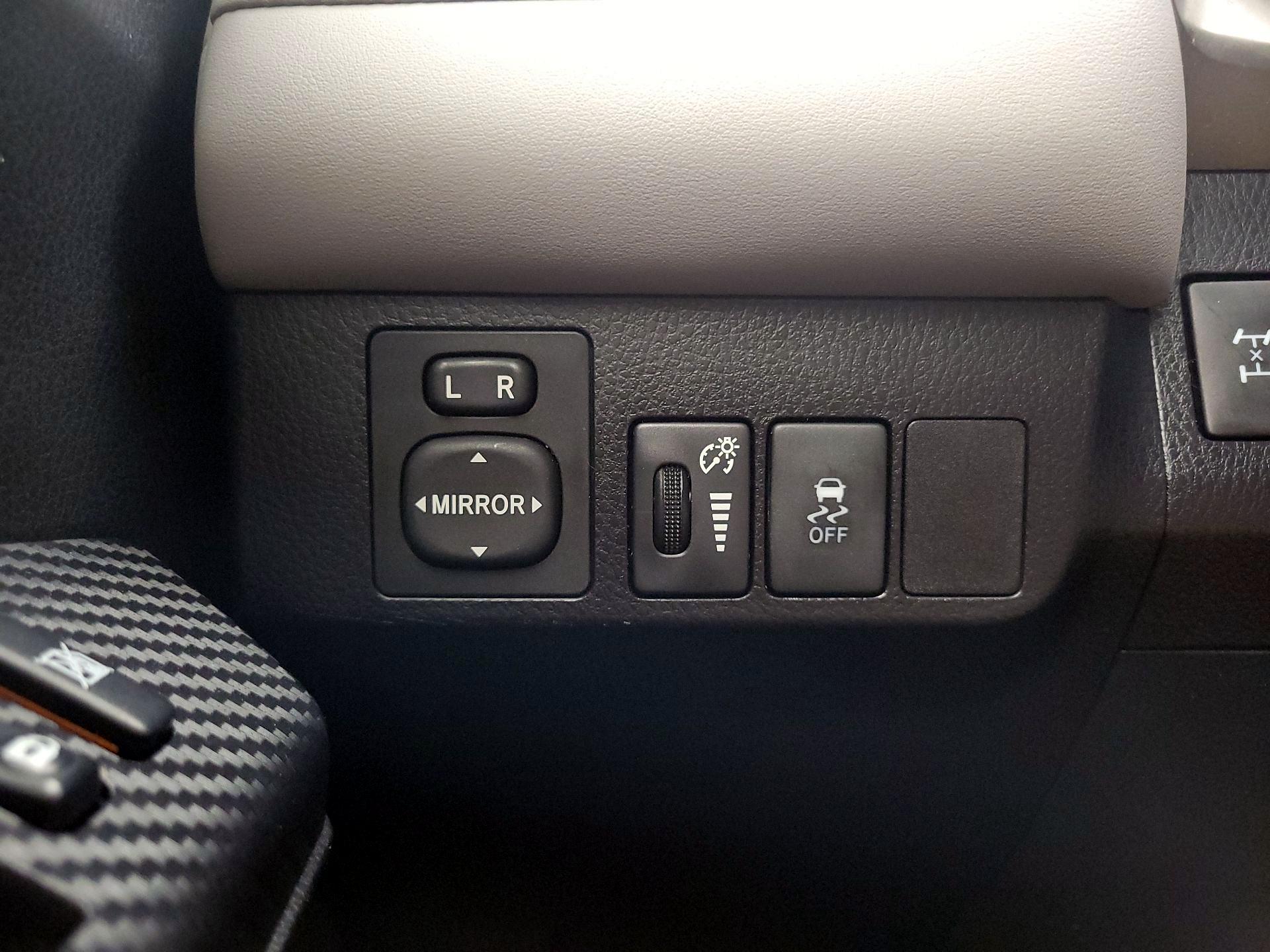 Thumbnail: 2015 Toyota RAV4 - 13