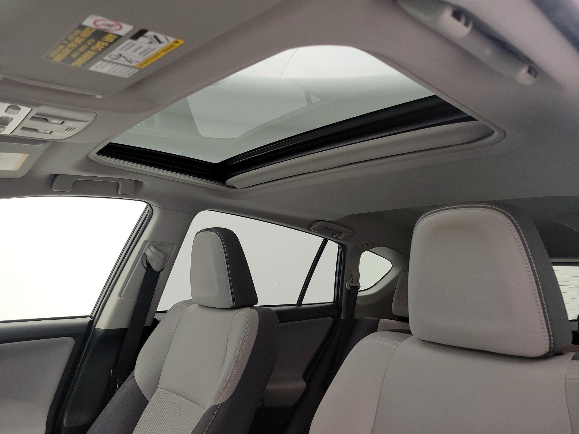 Thumbnail: 2015 Toyota RAV4 - 19