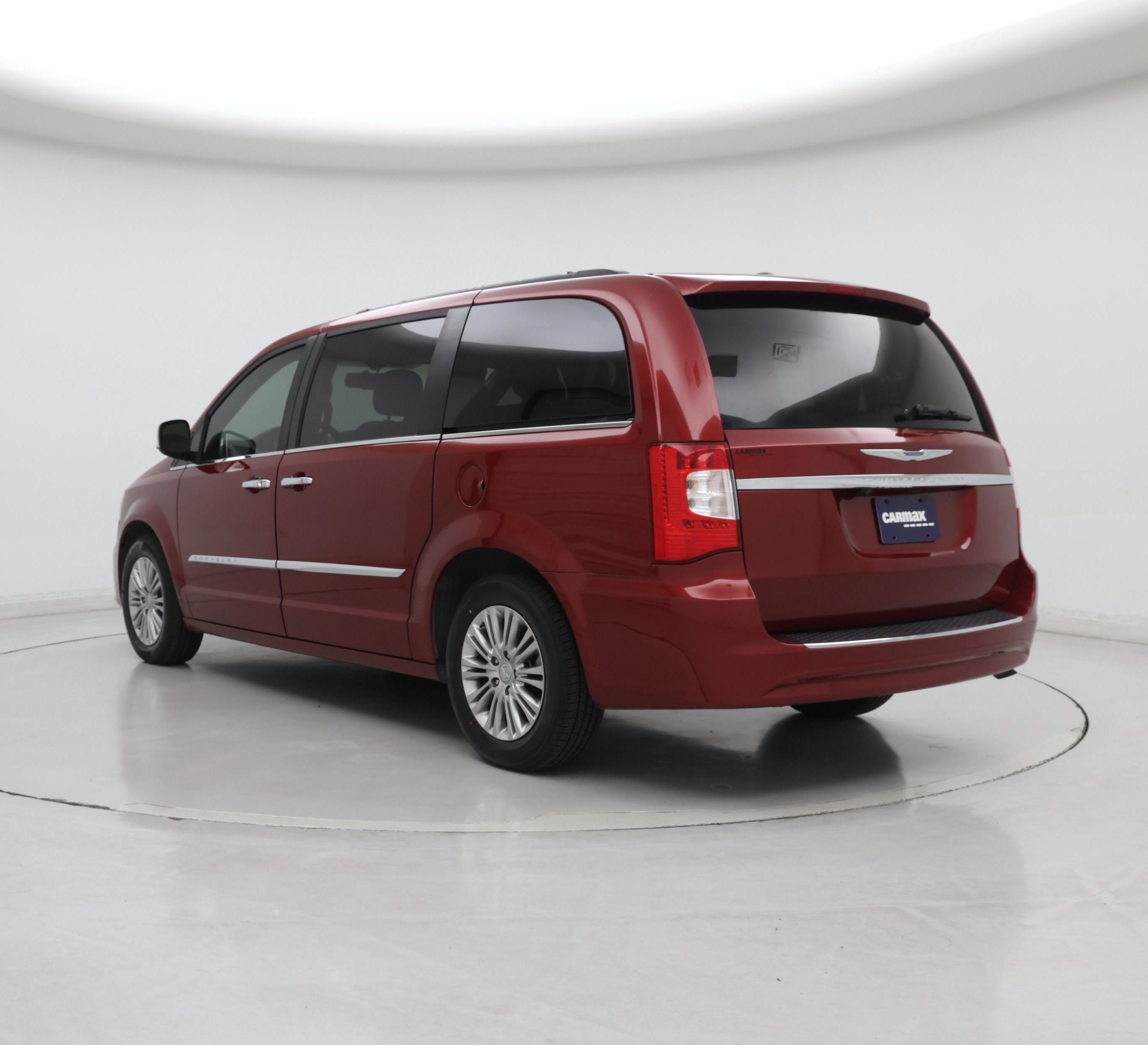 Thumbnail: 2015 Chrysler Town & Country - 2