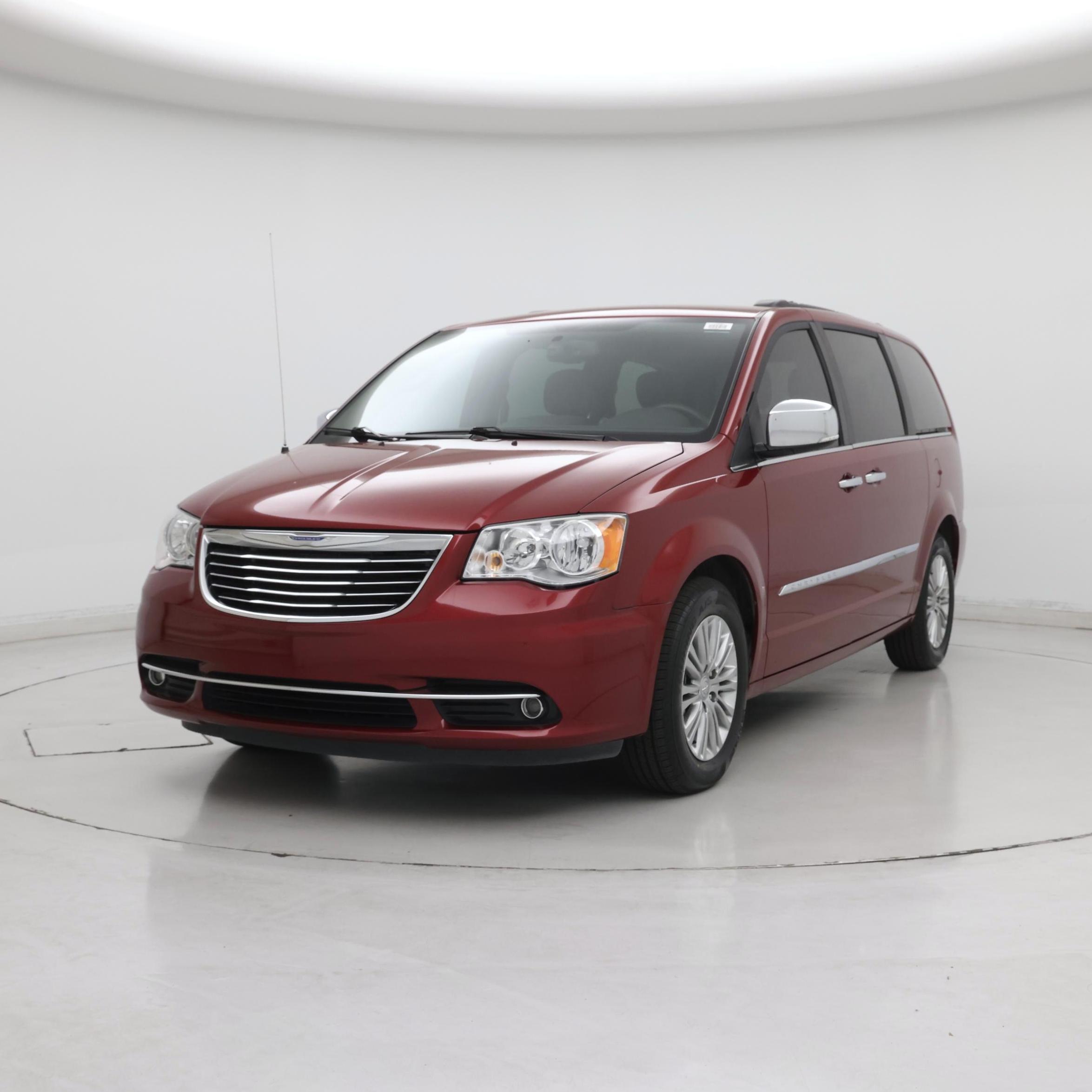 Thumbnail: 2015 Chrysler Town & Country - 4