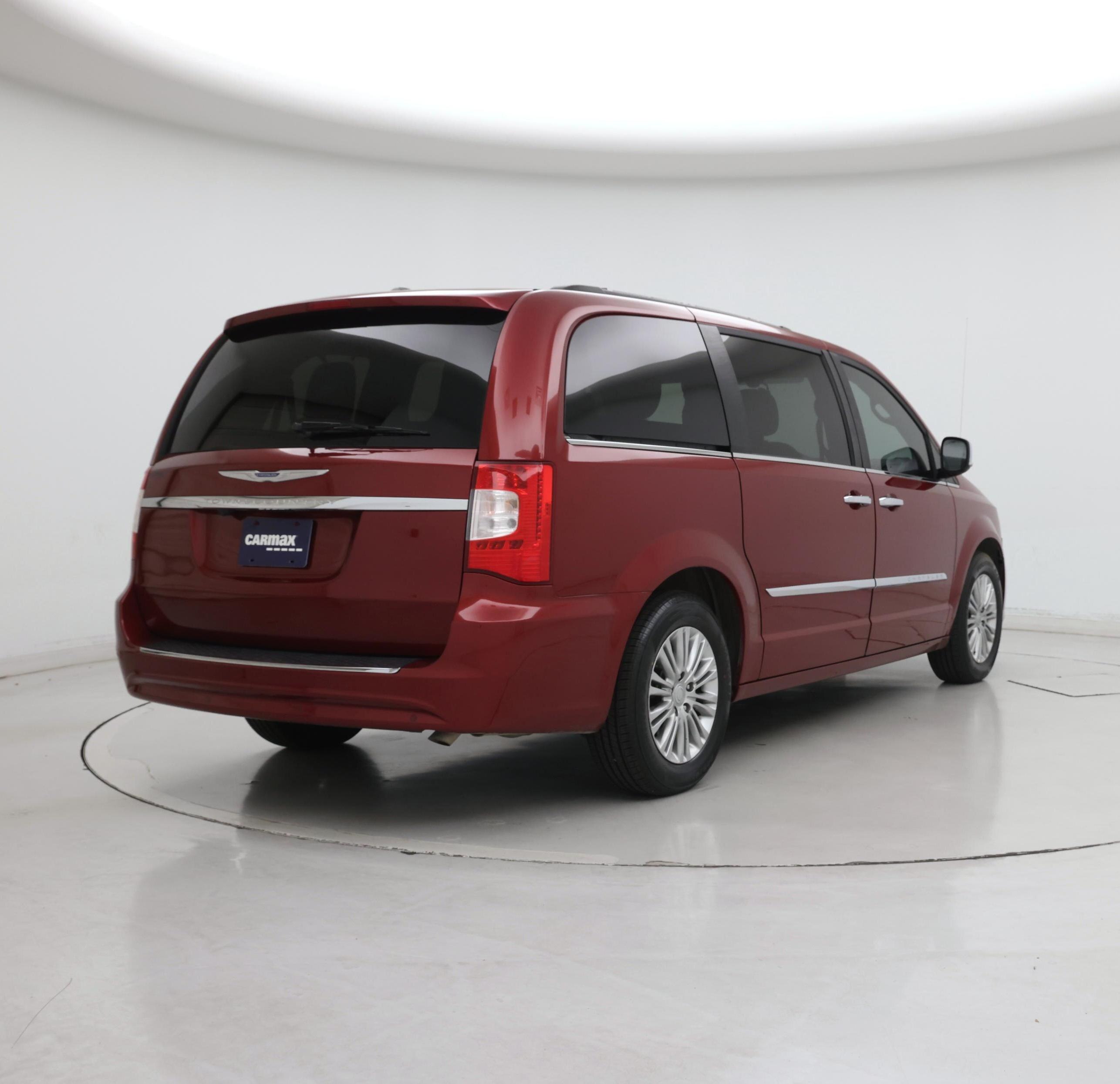 Thumbnail: 2015 Chrysler Town & Country - 8