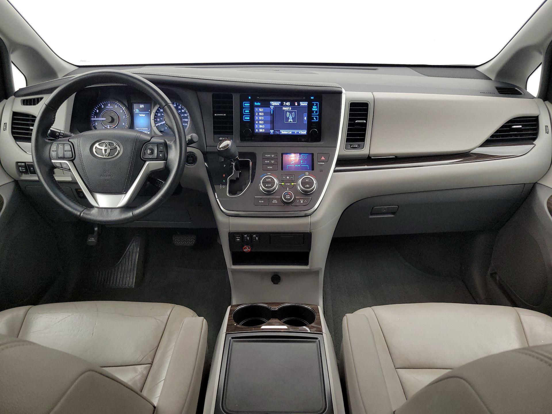 Thumbnail: 2015 Toyota Sienna - 9