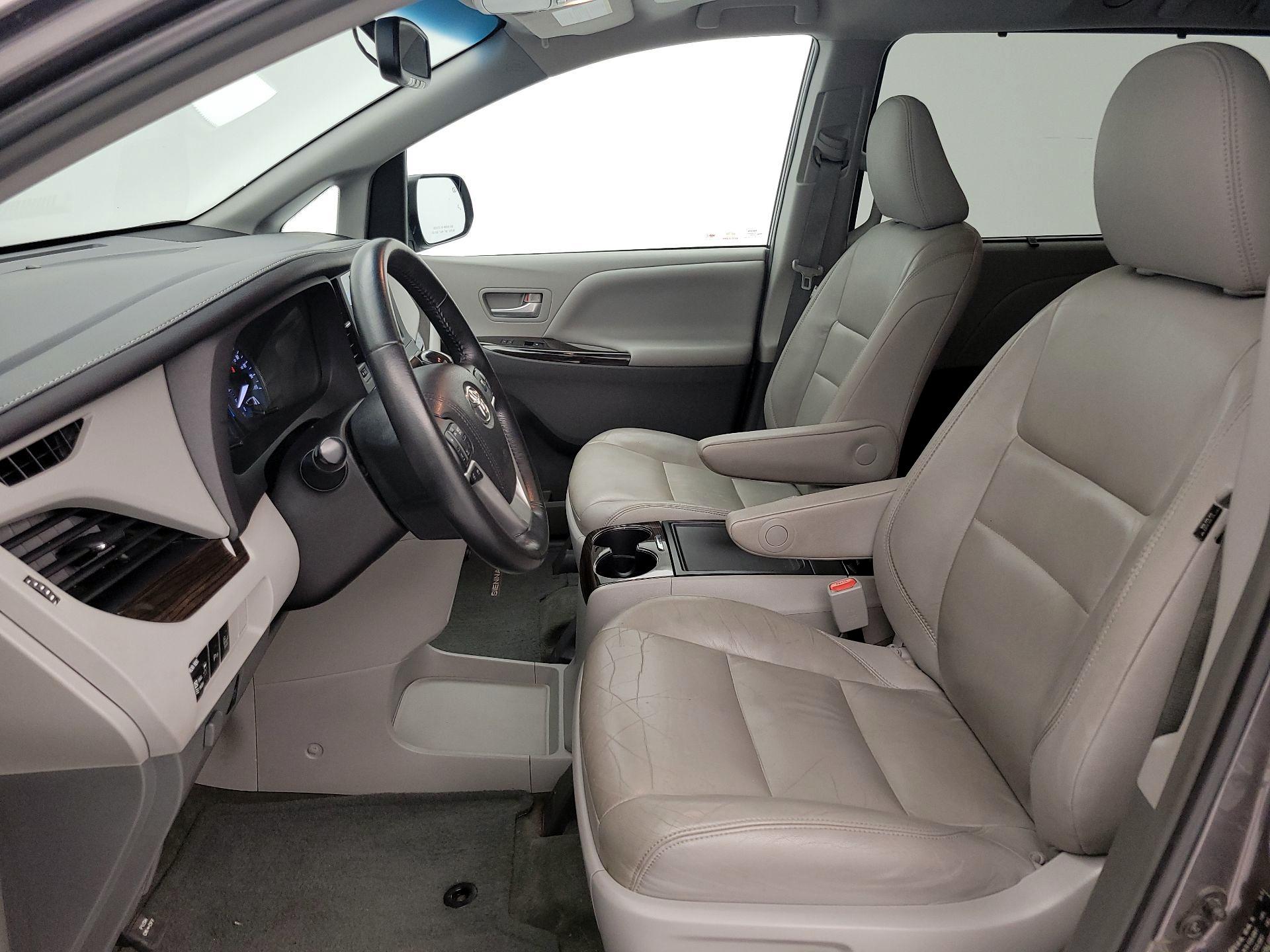 Thumbnail: 2015 Toyota Sienna - 11