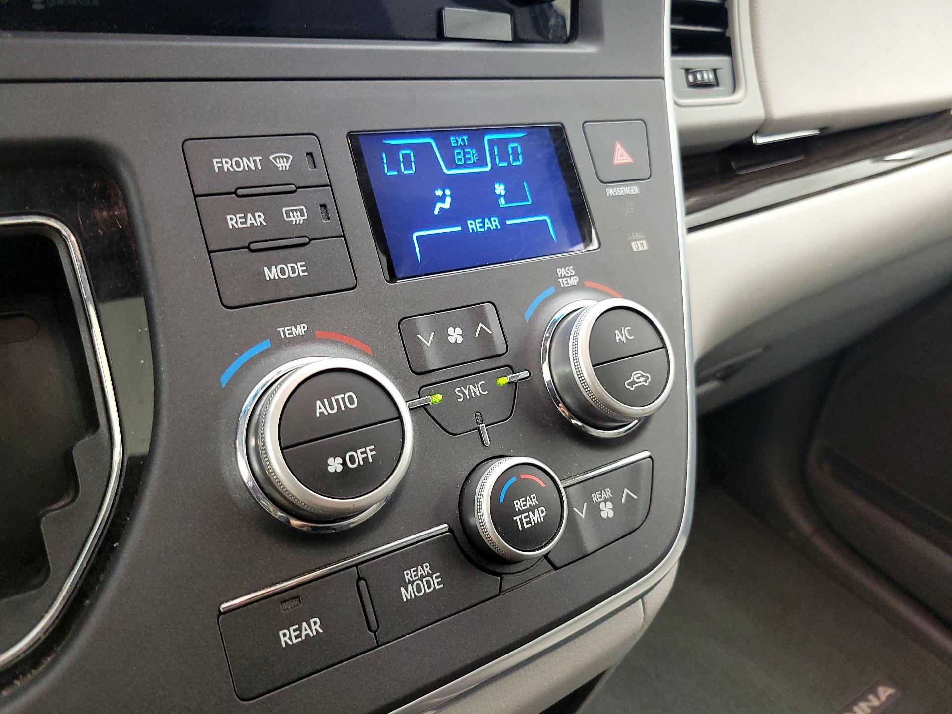 Thumbnail: 2015 Toyota Sienna - 17