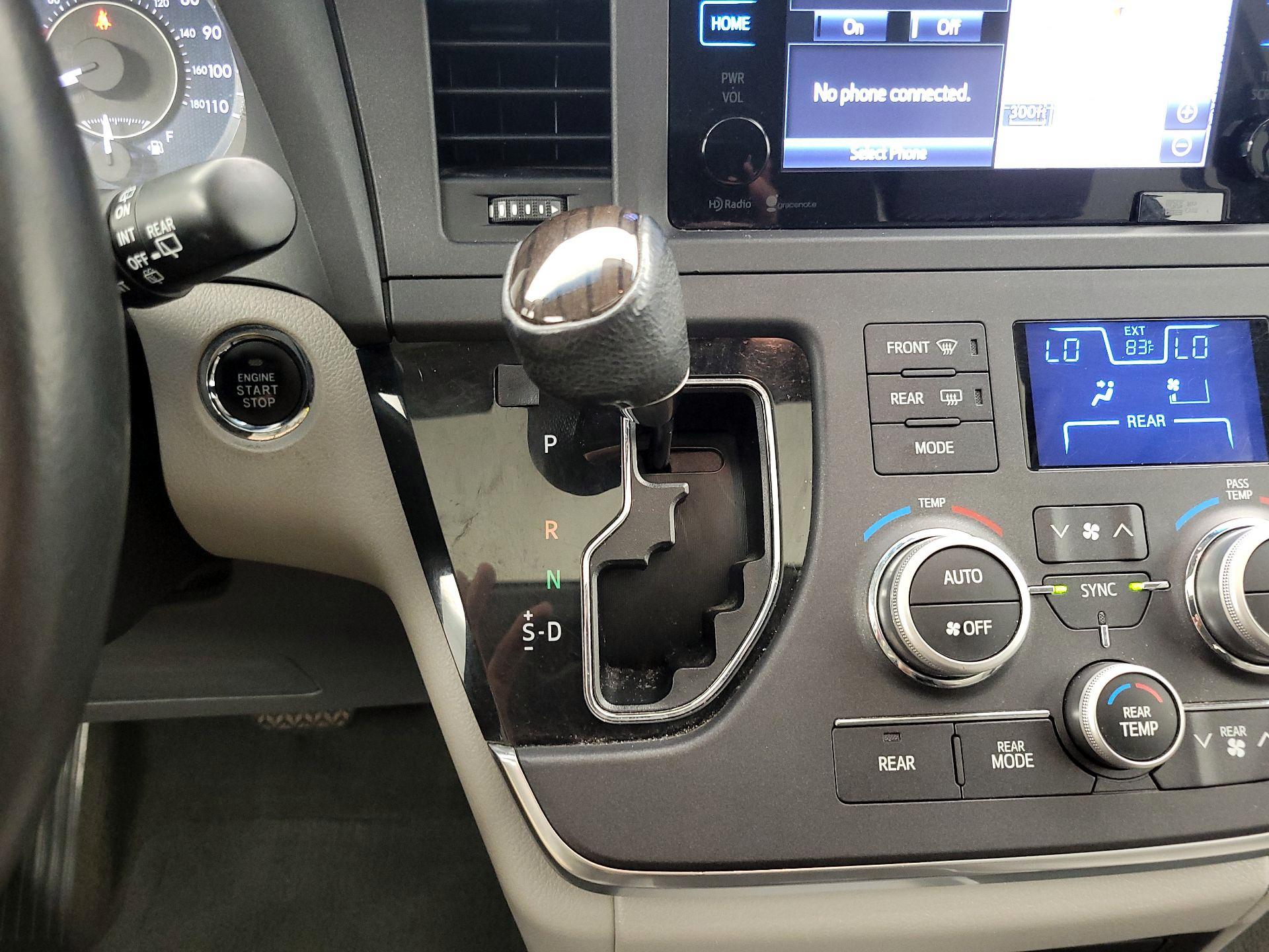 Thumbnail: 2015 Toyota Sienna - 18
