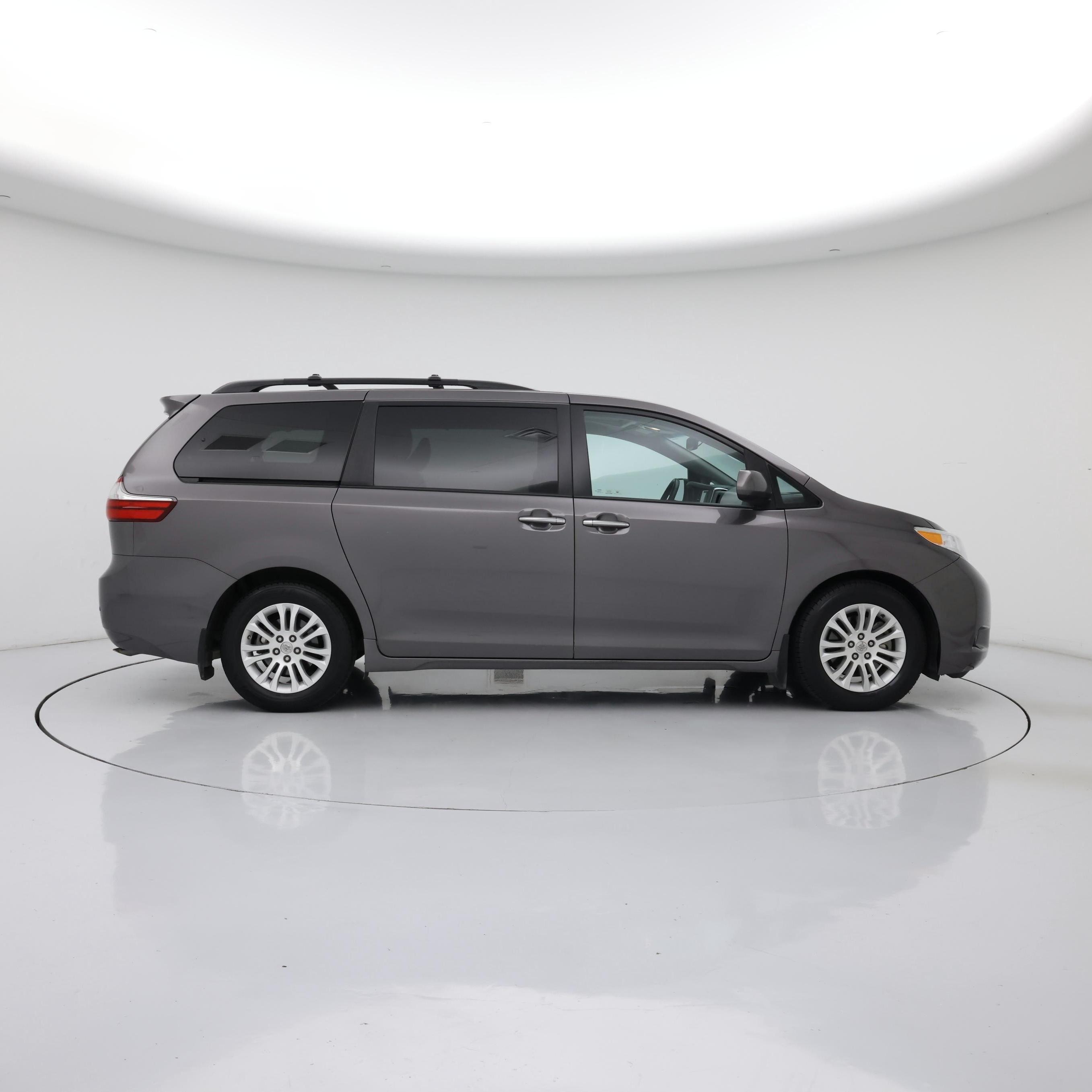Thumbnail: 2015 Toyota Sienna - 7