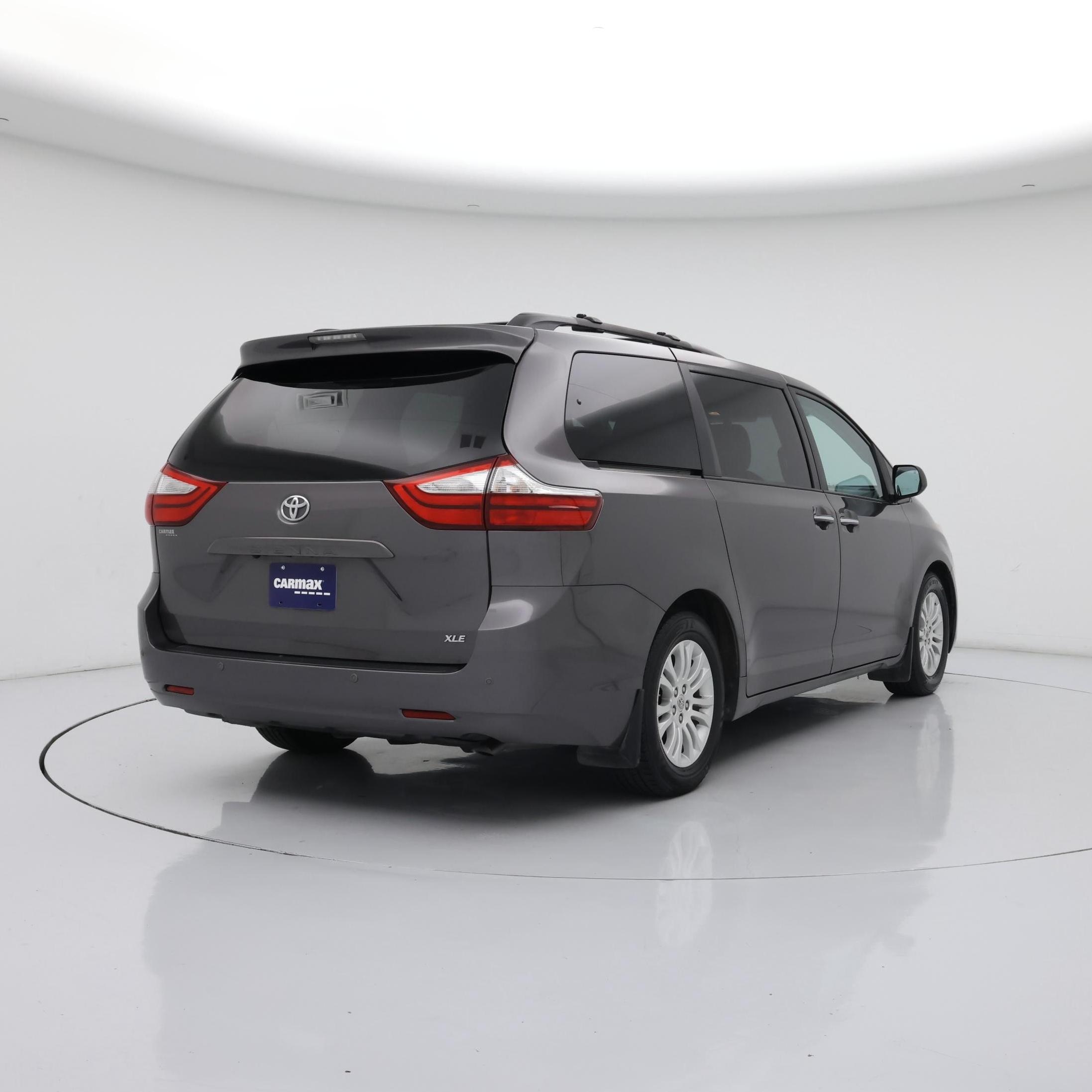 Thumbnail: 2015 Toyota Sienna - 8