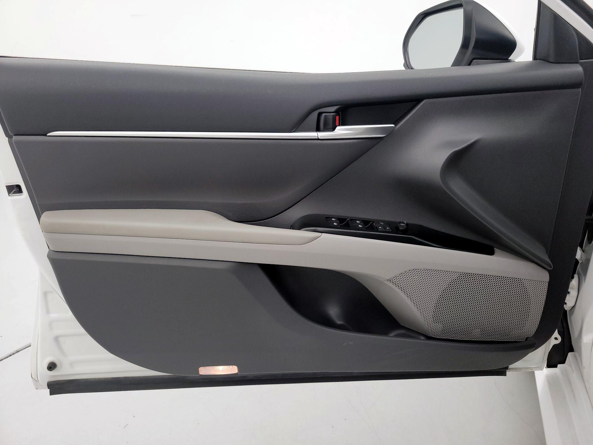 Thumbnail: 2019 Toyota Camry - 12