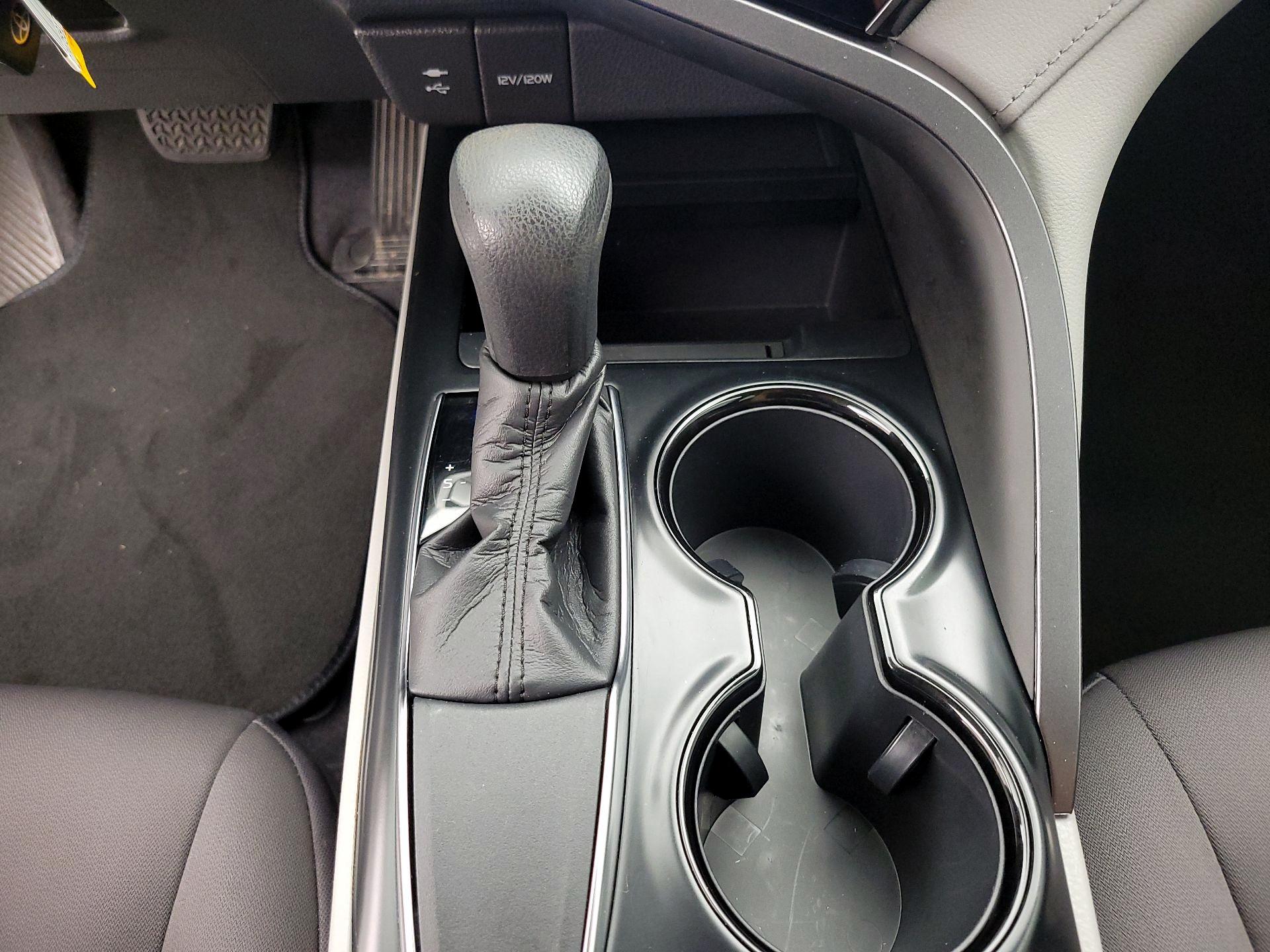 Thumbnail: 2019 Toyota Camry - 17
