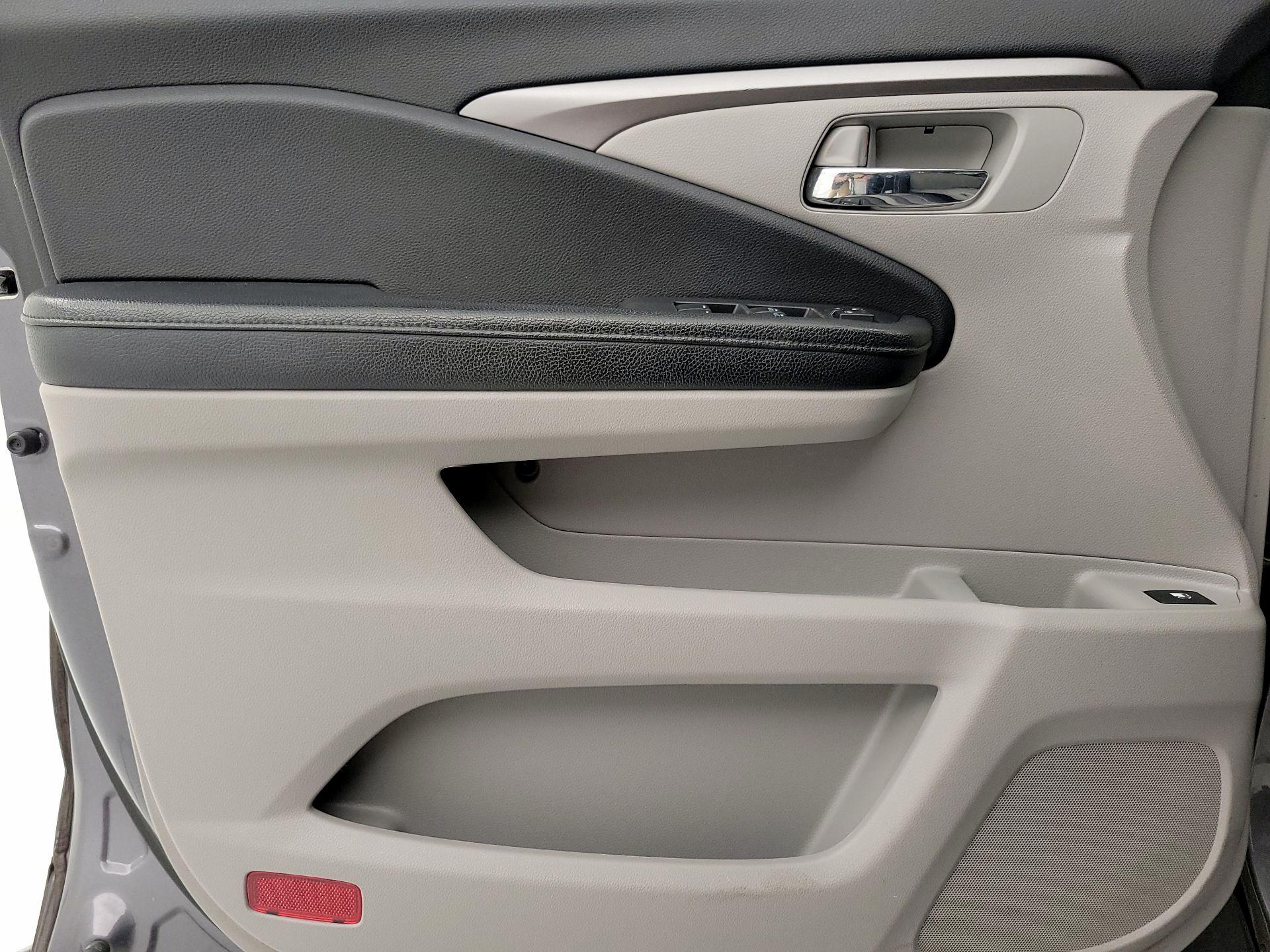 Thumbnail: 2018 Honda Pilot - 12