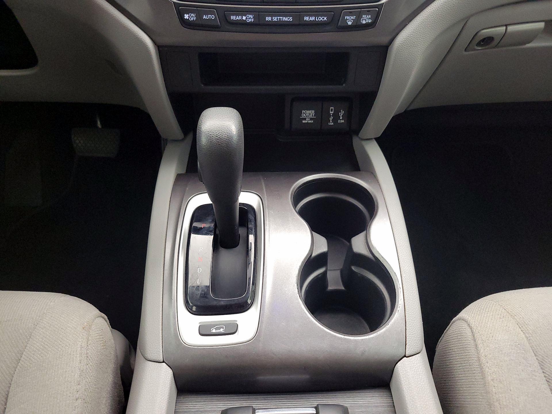 Thumbnail: 2018 Honda Pilot - 17