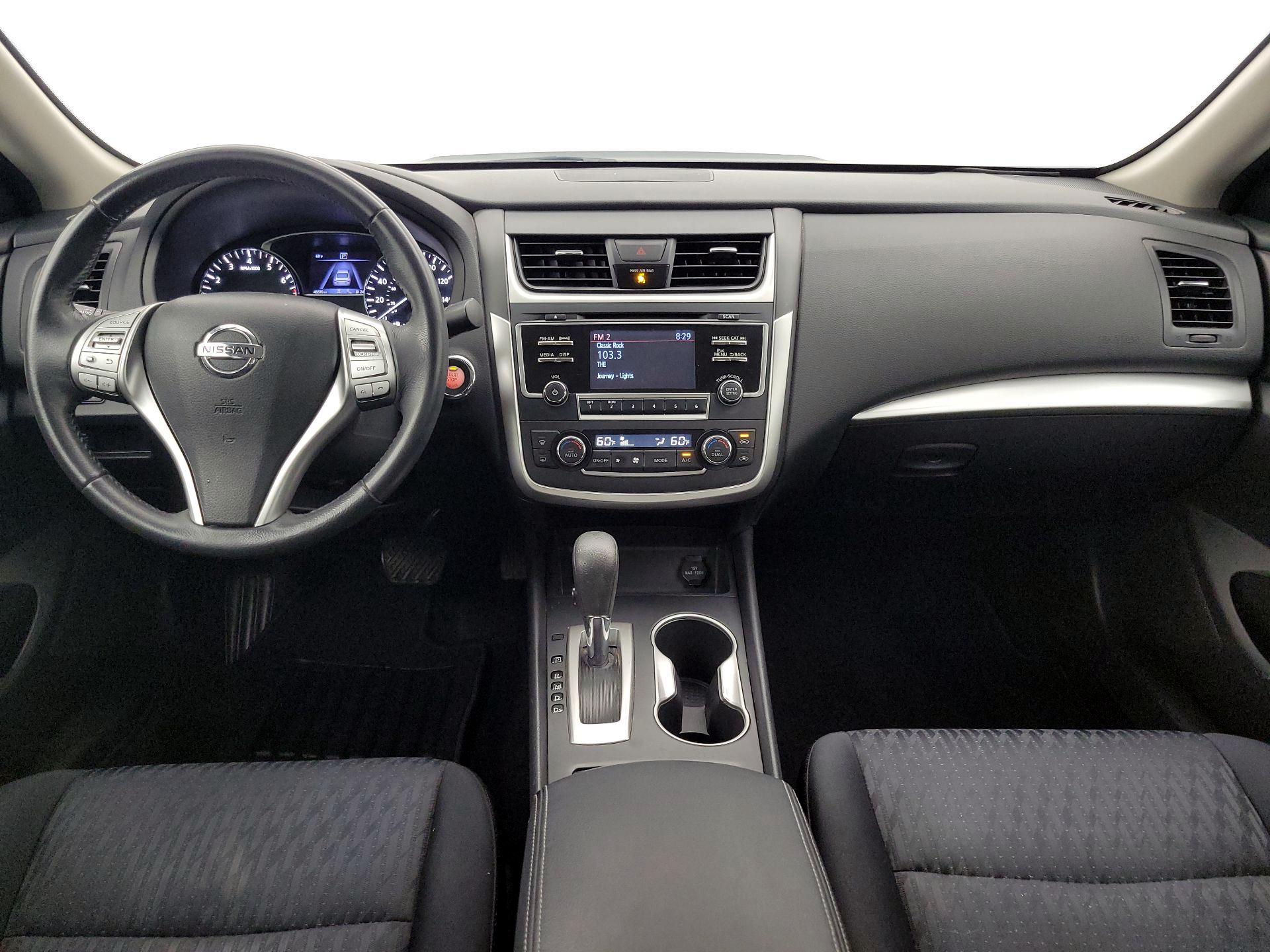 Thumbnail: 2017 Nissan Altima - 9