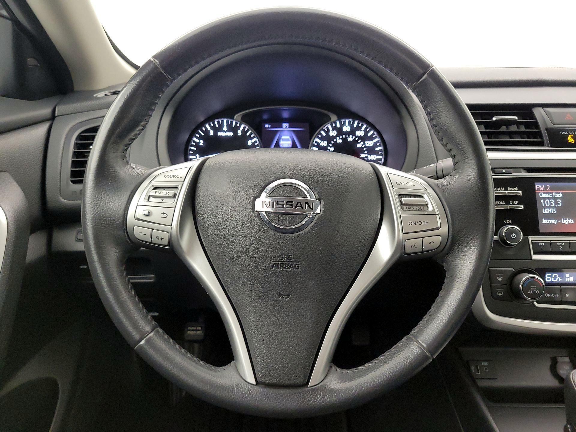 Thumbnail: 2017 Nissan Altima - 10