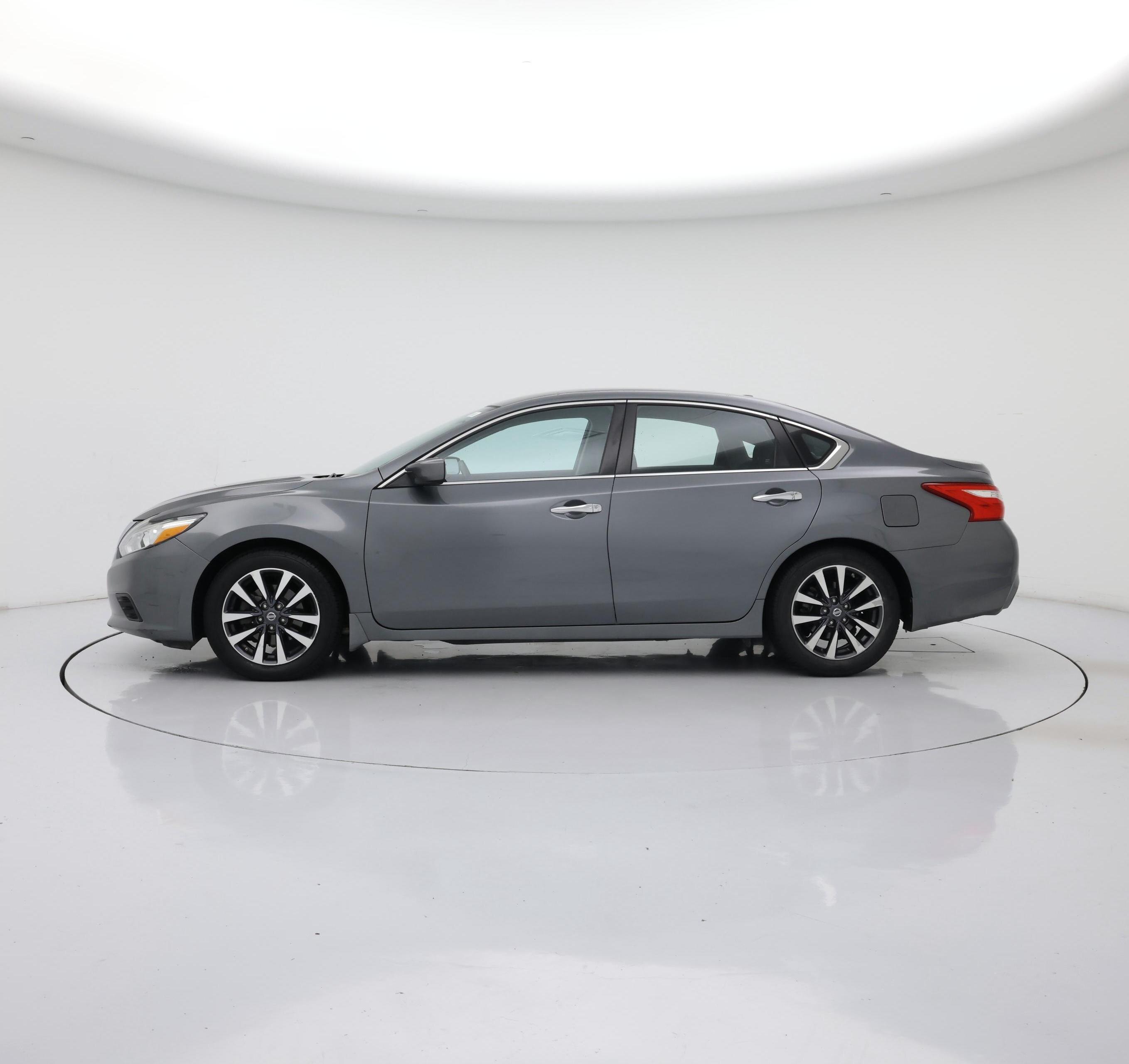 Thumbnail: 2017 Nissan Altima - 3