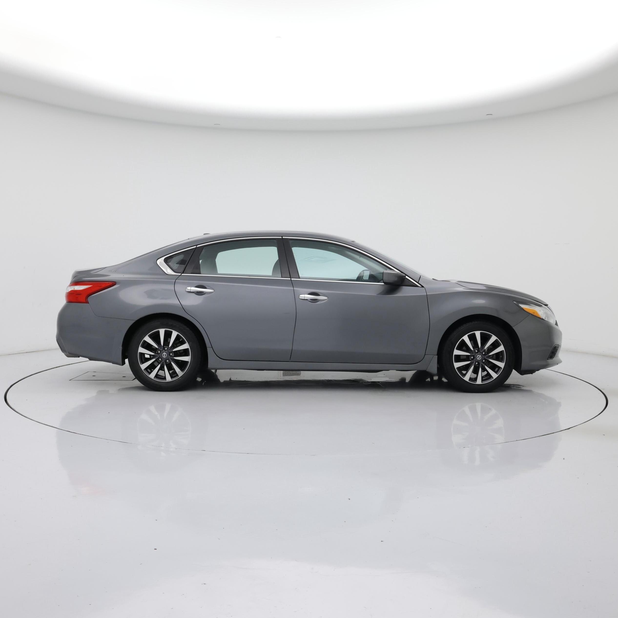 Thumbnail: 2017 Nissan Altima - 7