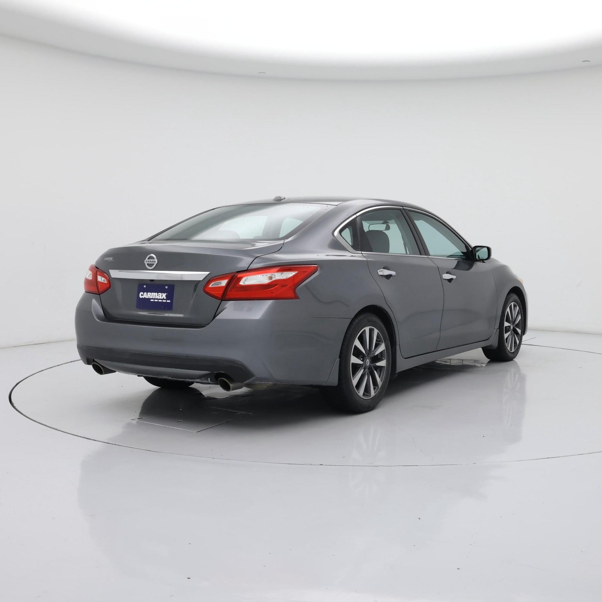 Thumbnail: 2017 Nissan Altima - 8