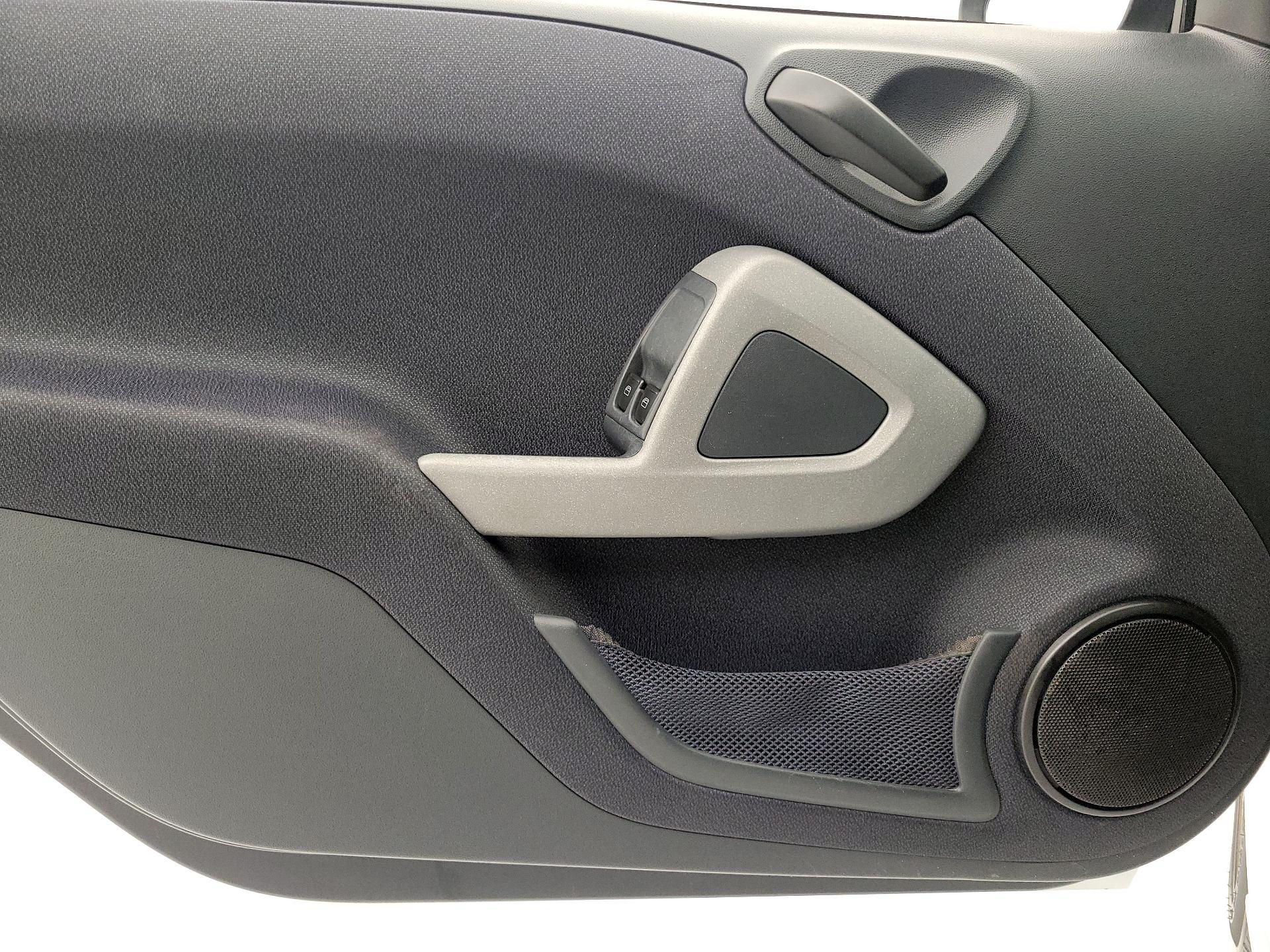 Thumbnail: 2015 smart fortwo - 12