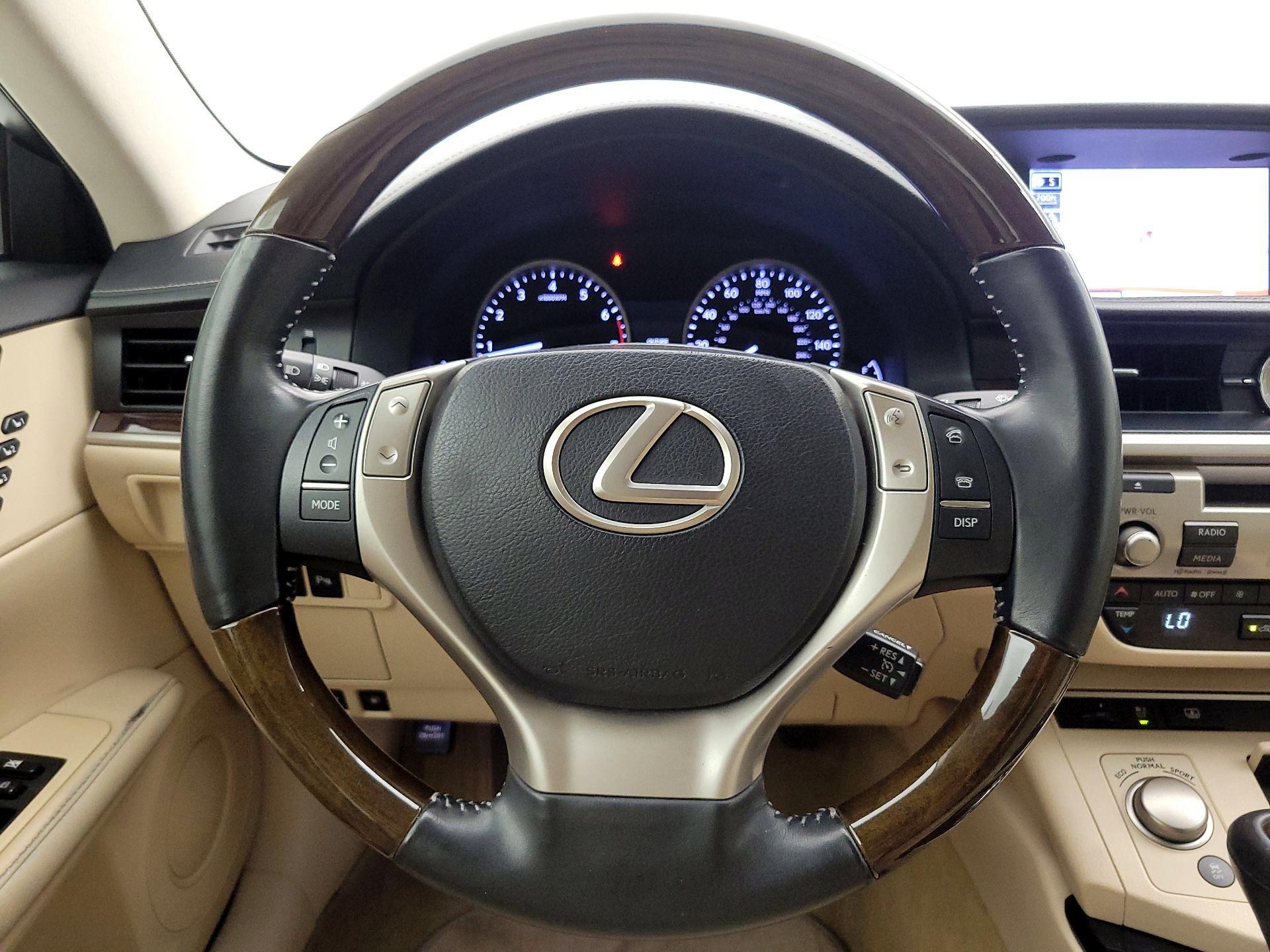 Thumbnail: 2013 Lexus ES - 10