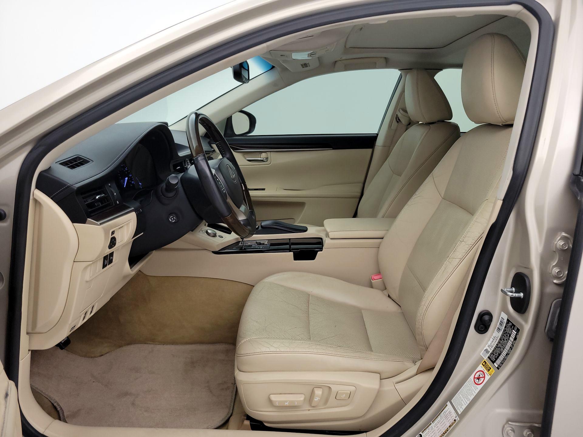 Thumbnail: 2013 Lexus ES - 11