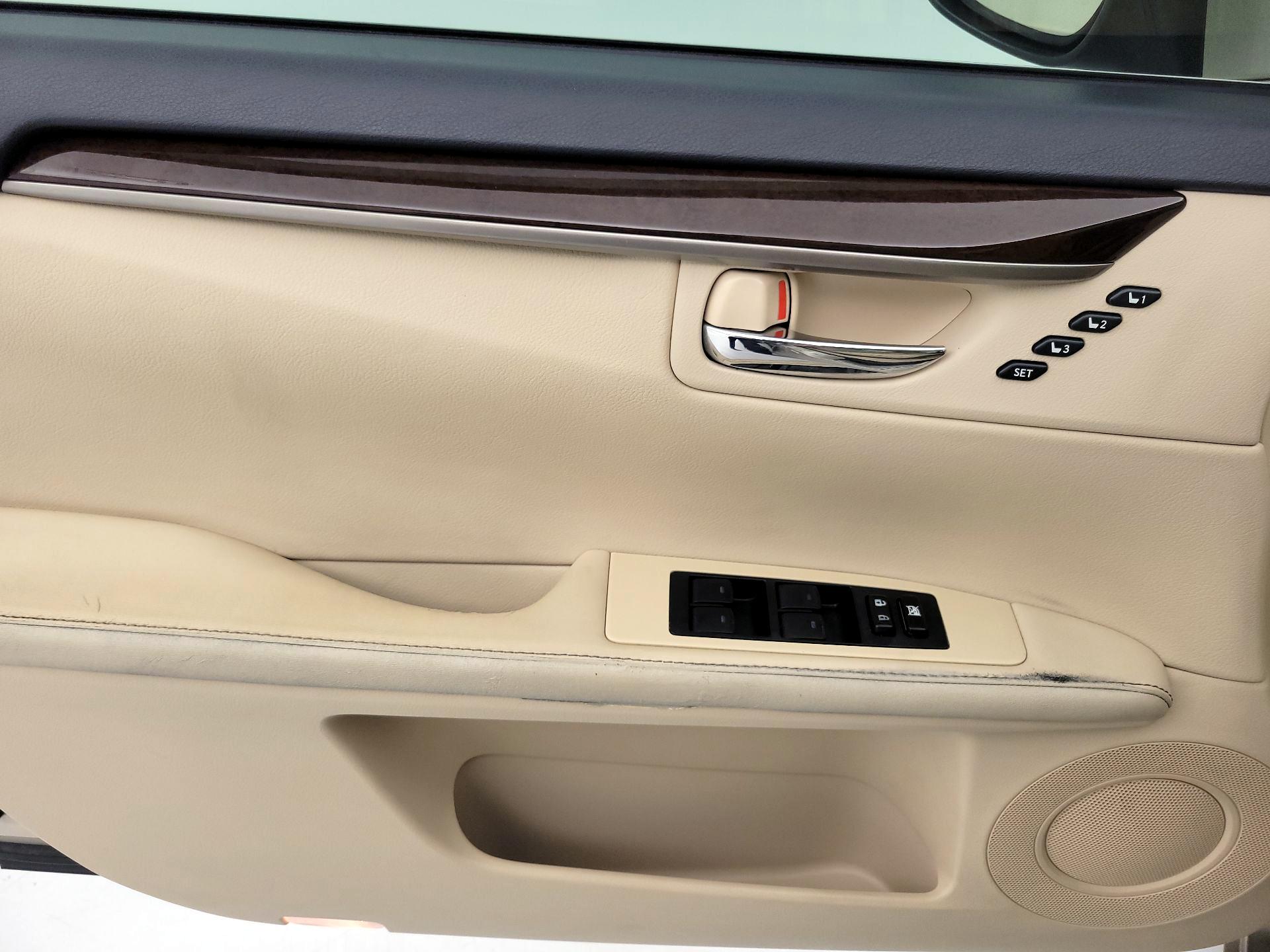 Thumbnail: 2013 Lexus ES - 12