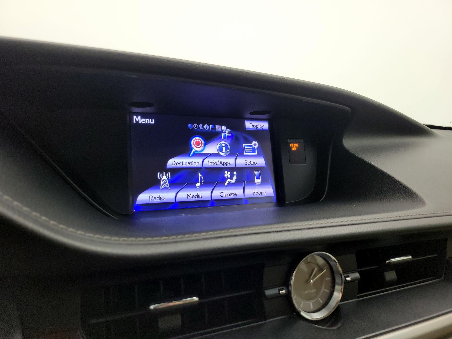 Thumbnail: 2013 Lexus ES - 16