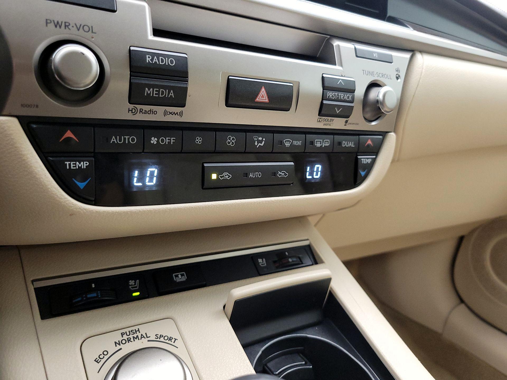 Thumbnail: 2013 Lexus ES - 17