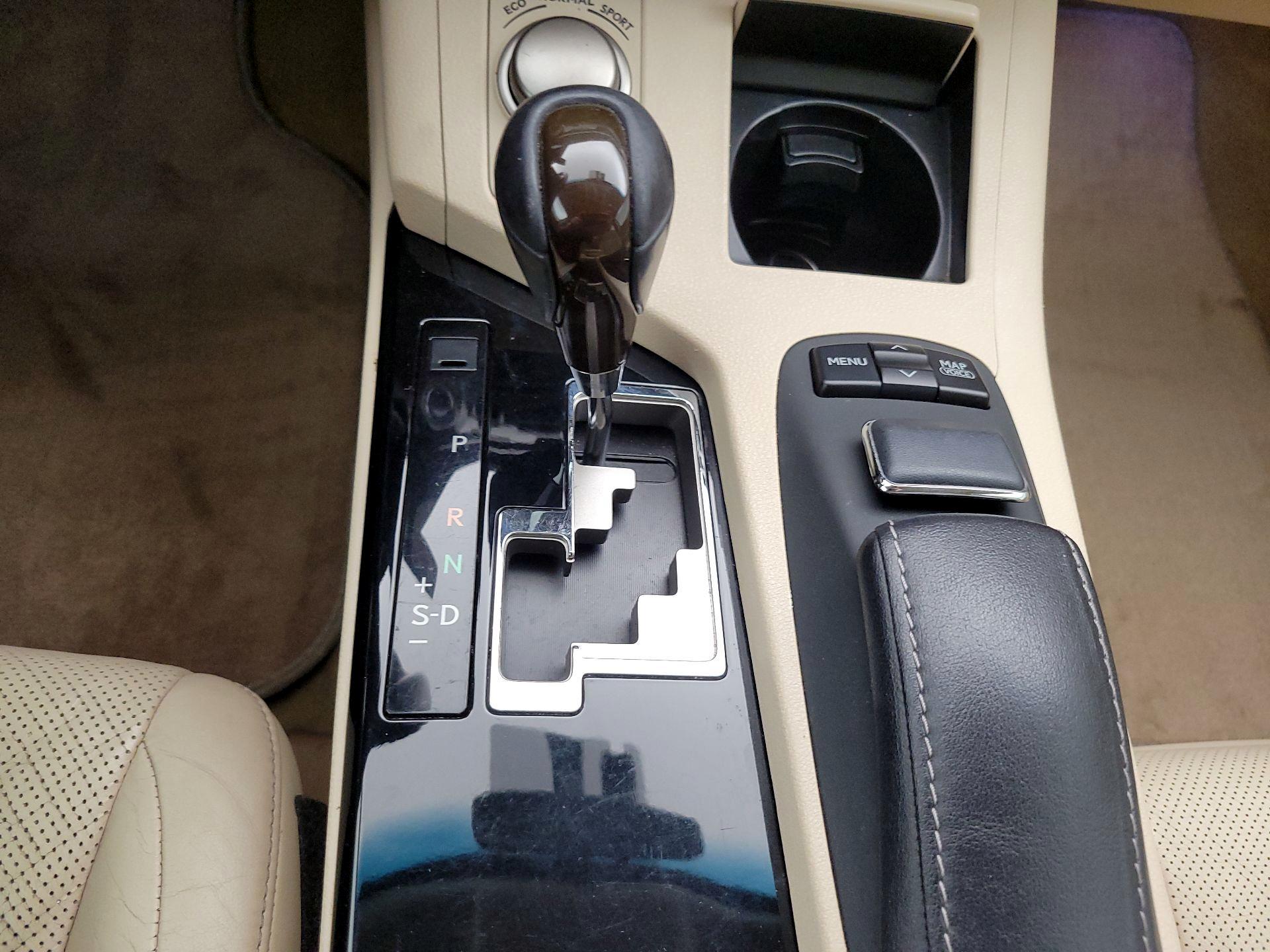 Thumbnail: 2013 Lexus ES - 18