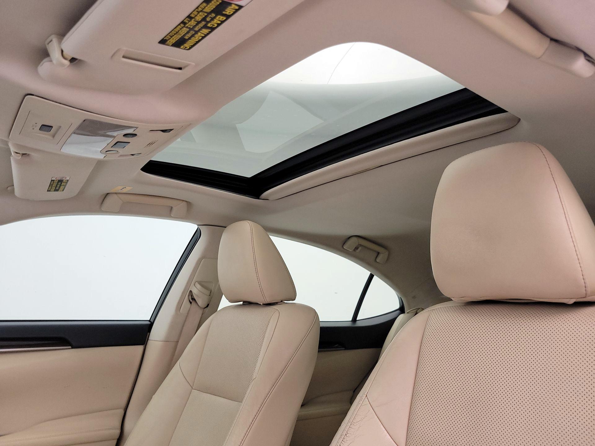 Thumbnail: 2013 Lexus ES - 20
