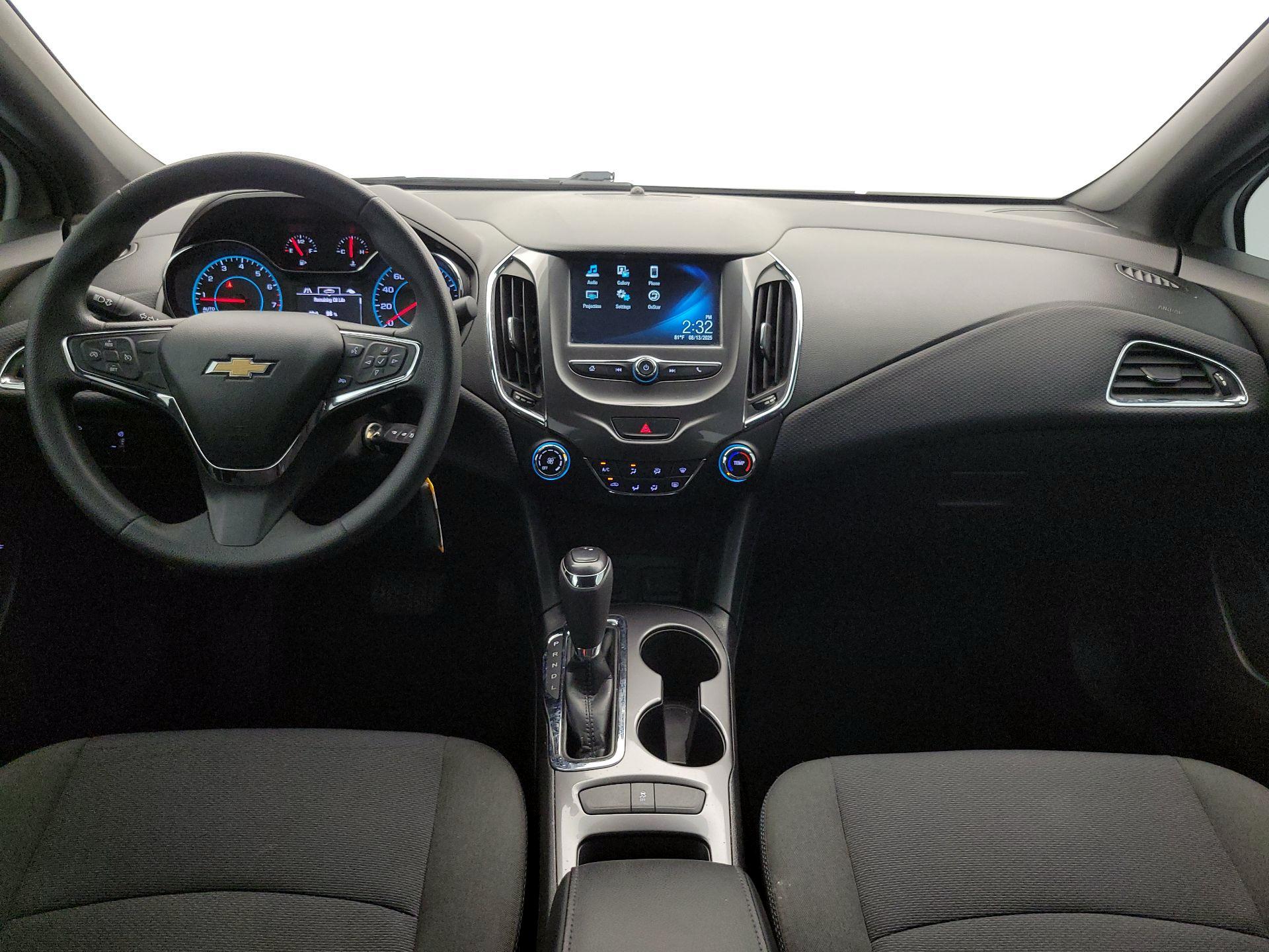 Thumbnail: 2017 Chevrolet Cruze - 9