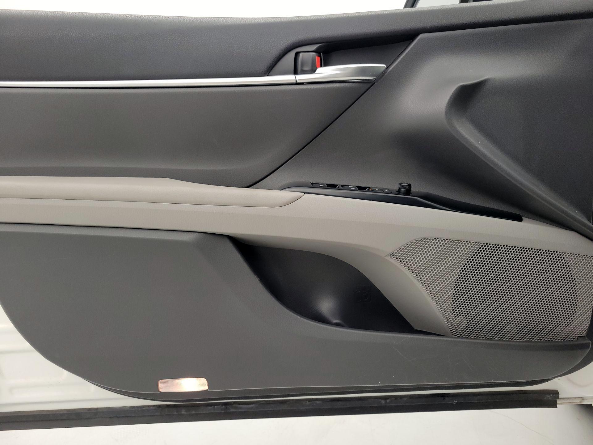 Thumbnail: 2018 Toyota Camry - 12