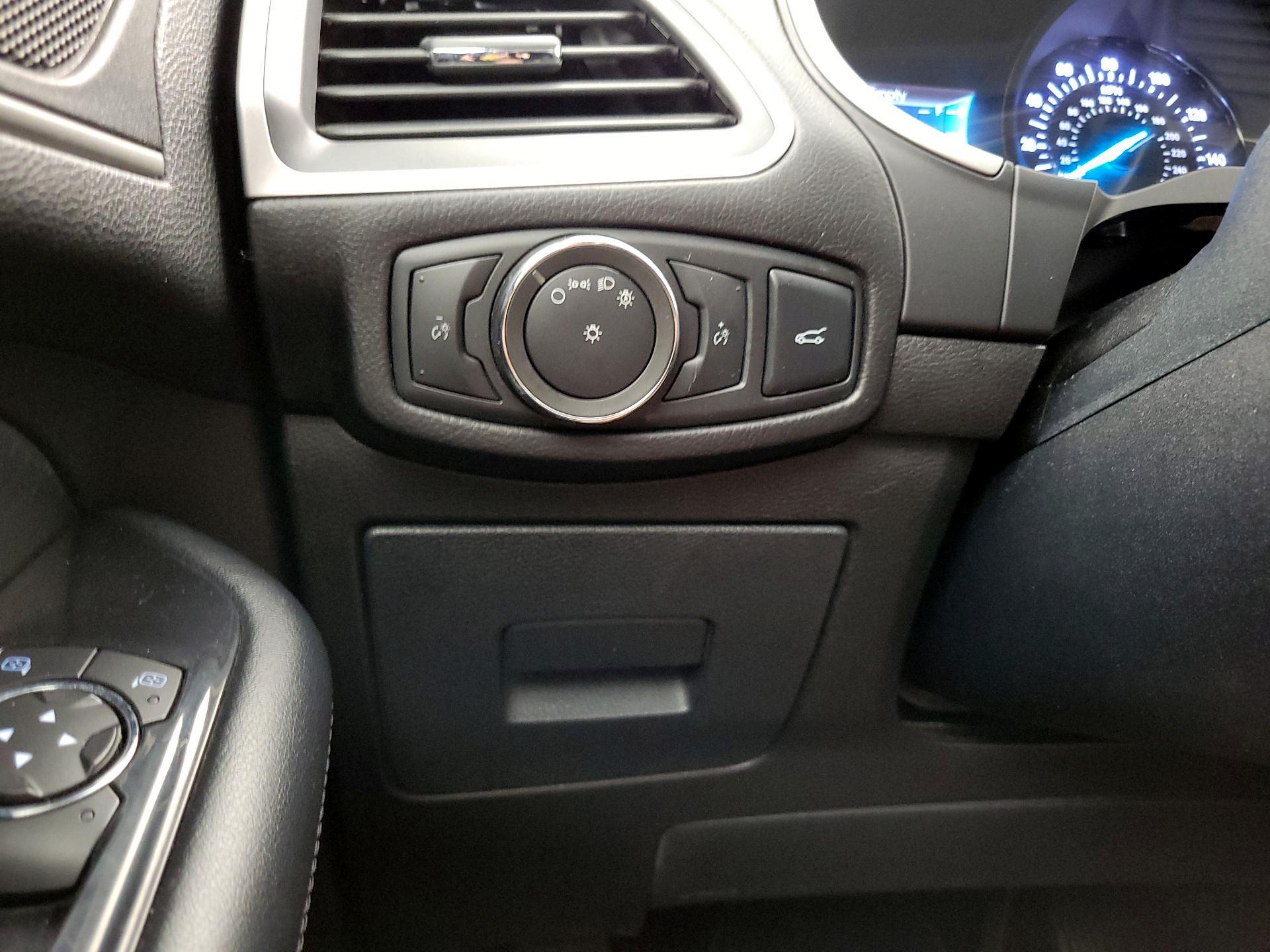 Thumbnail: 2015 Ford Edge - 13