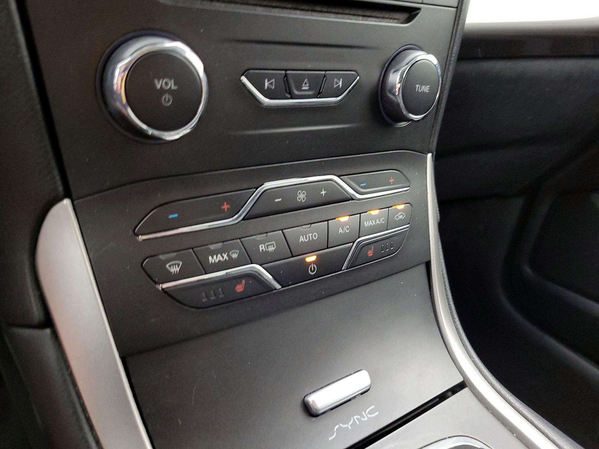Thumbnail: 2015 Ford Edge - 16