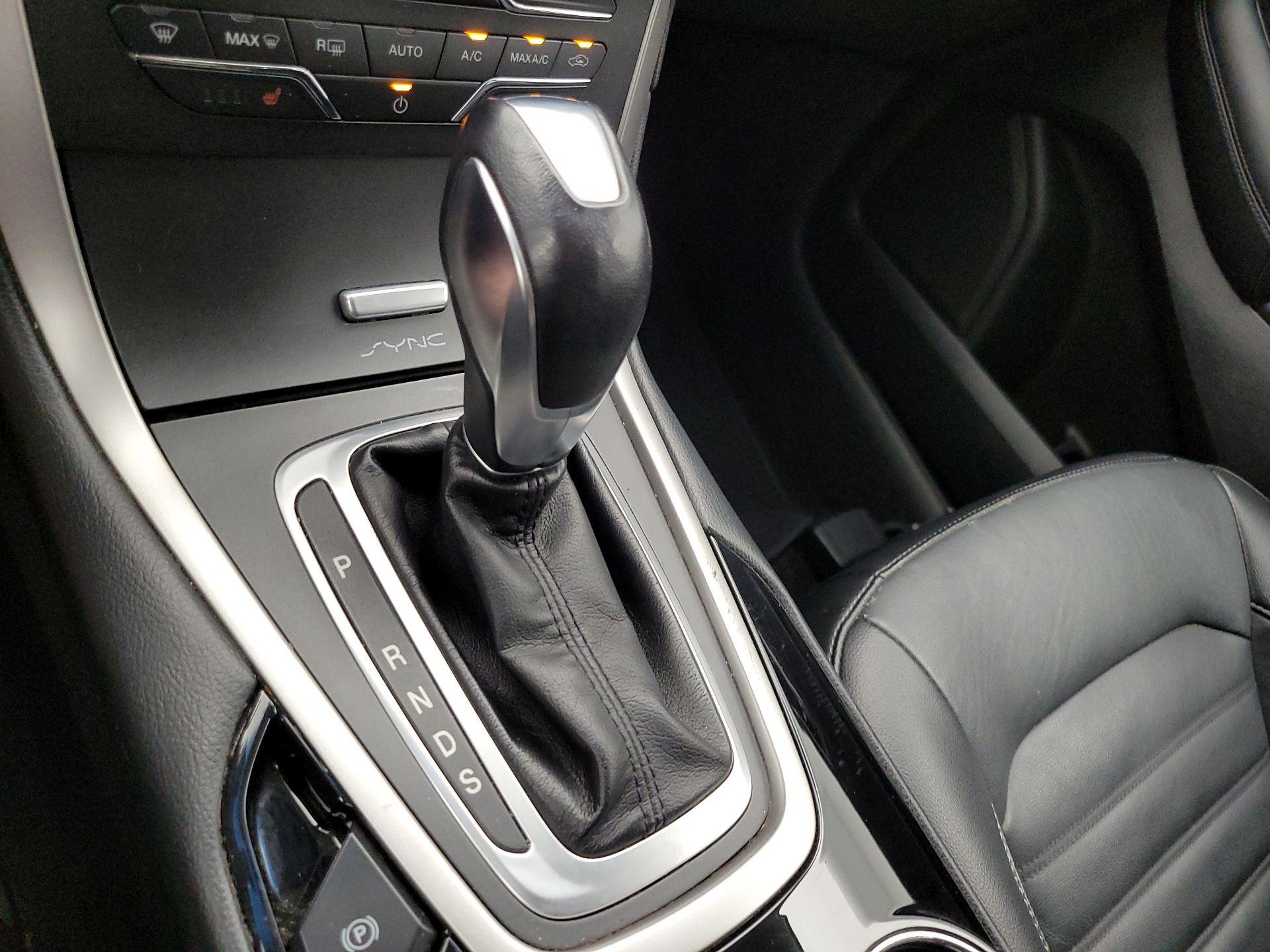 Thumbnail: 2015 Ford Edge - 17