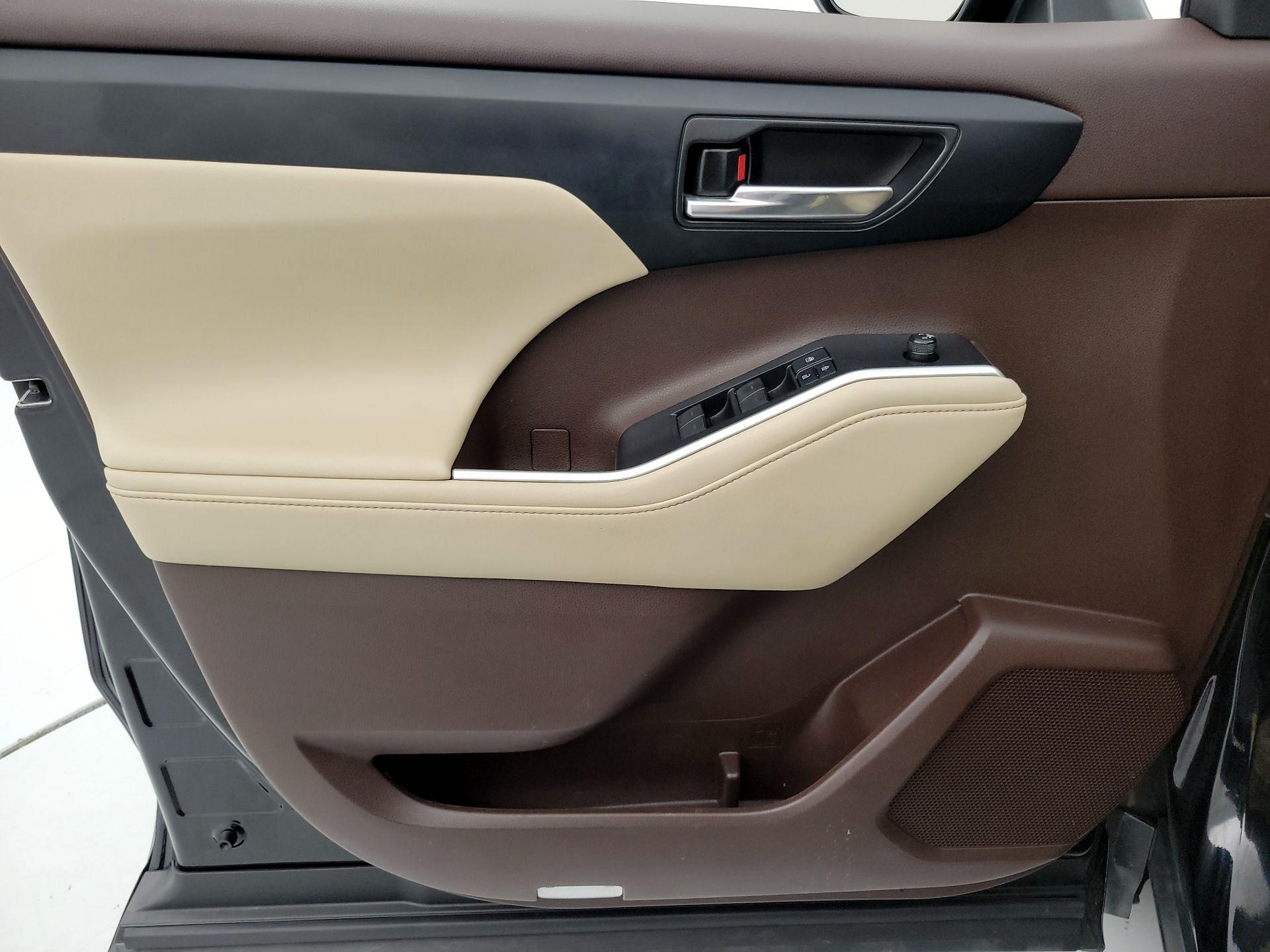 Thumbnail: 2021 Toyota Highlander - 12