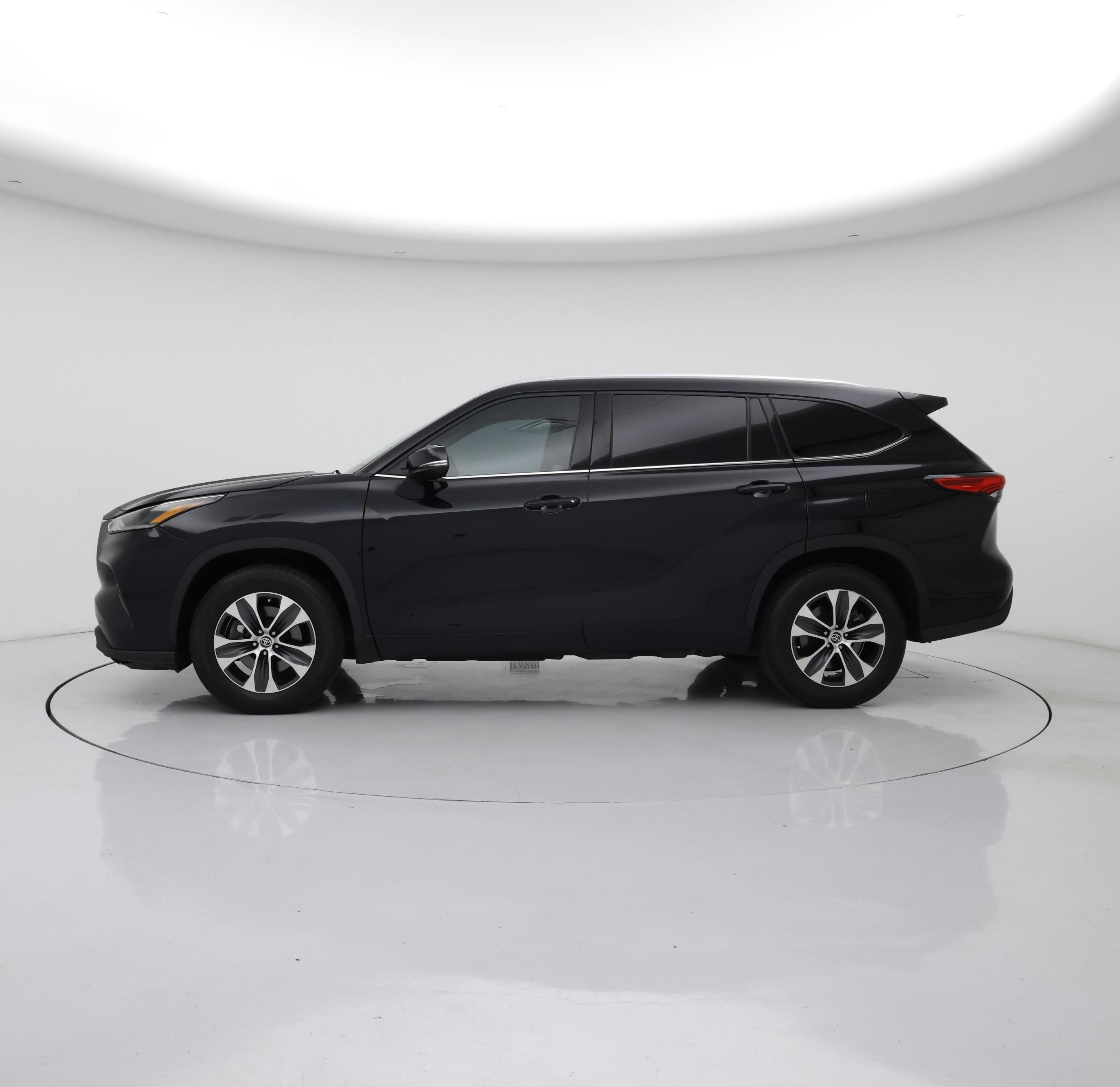 Thumbnail: 2021 Toyota Highlander - 3