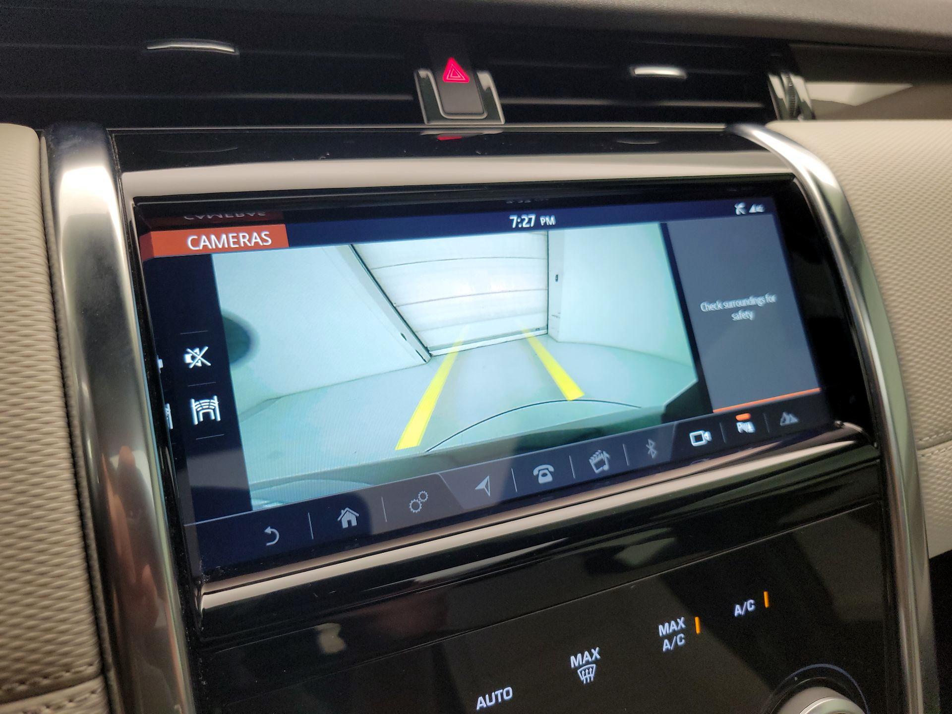 Thumbnail: 2020 Land Rover Discovery Sport - 14