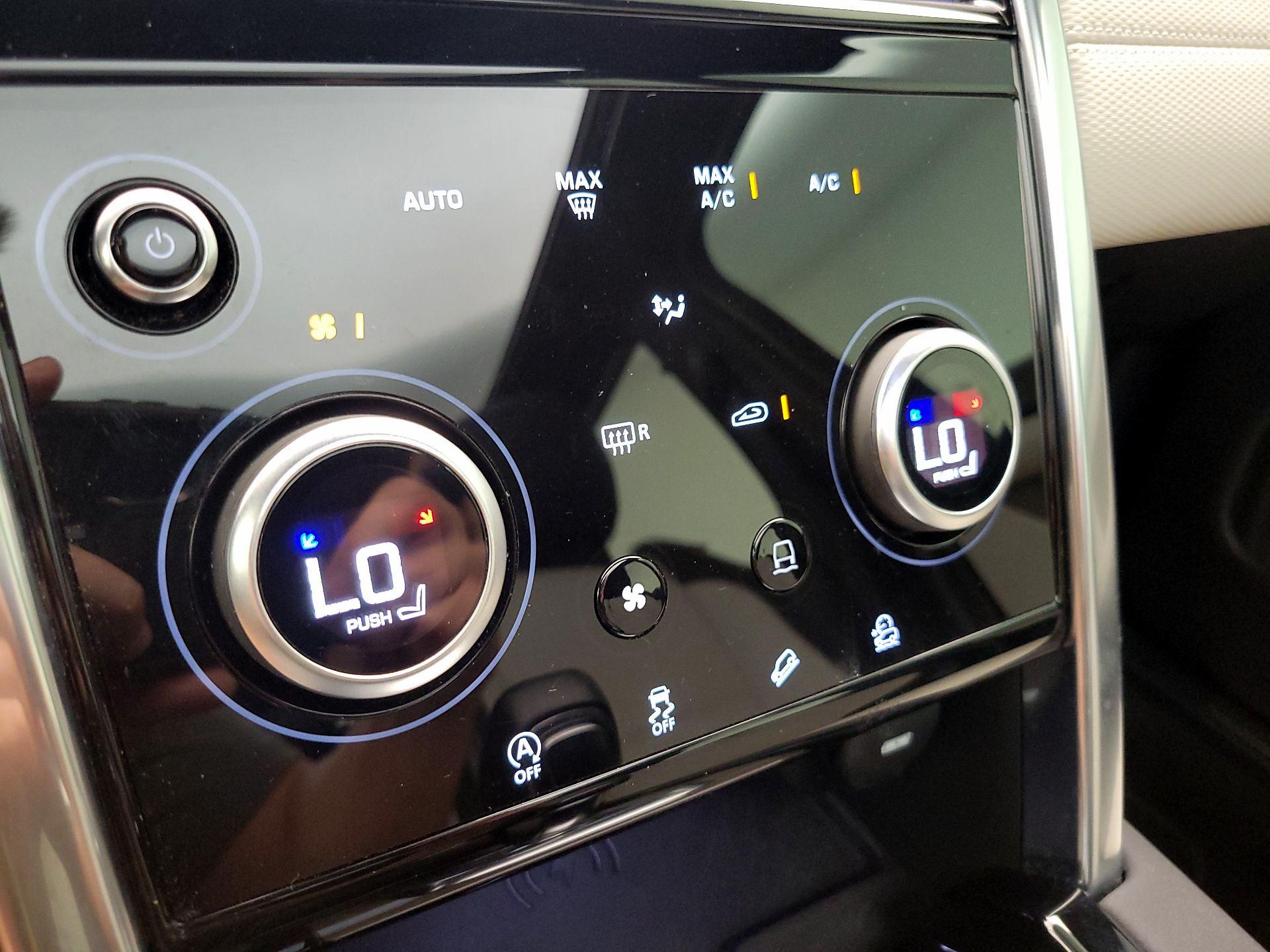 Thumbnail: 2020 Land Rover Discovery Sport - 16