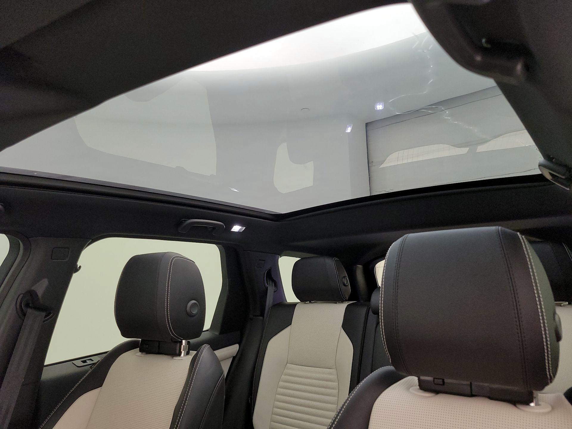Thumbnail: 2020 Land Rover Discovery Sport - 19