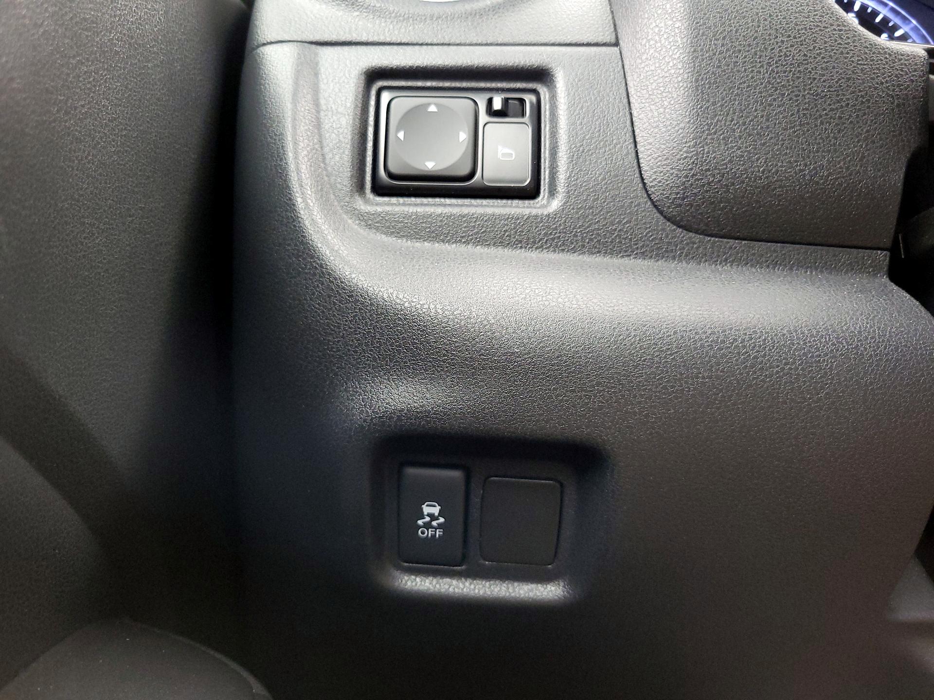 Thumbnail: 2015 Nissan Versa - 13