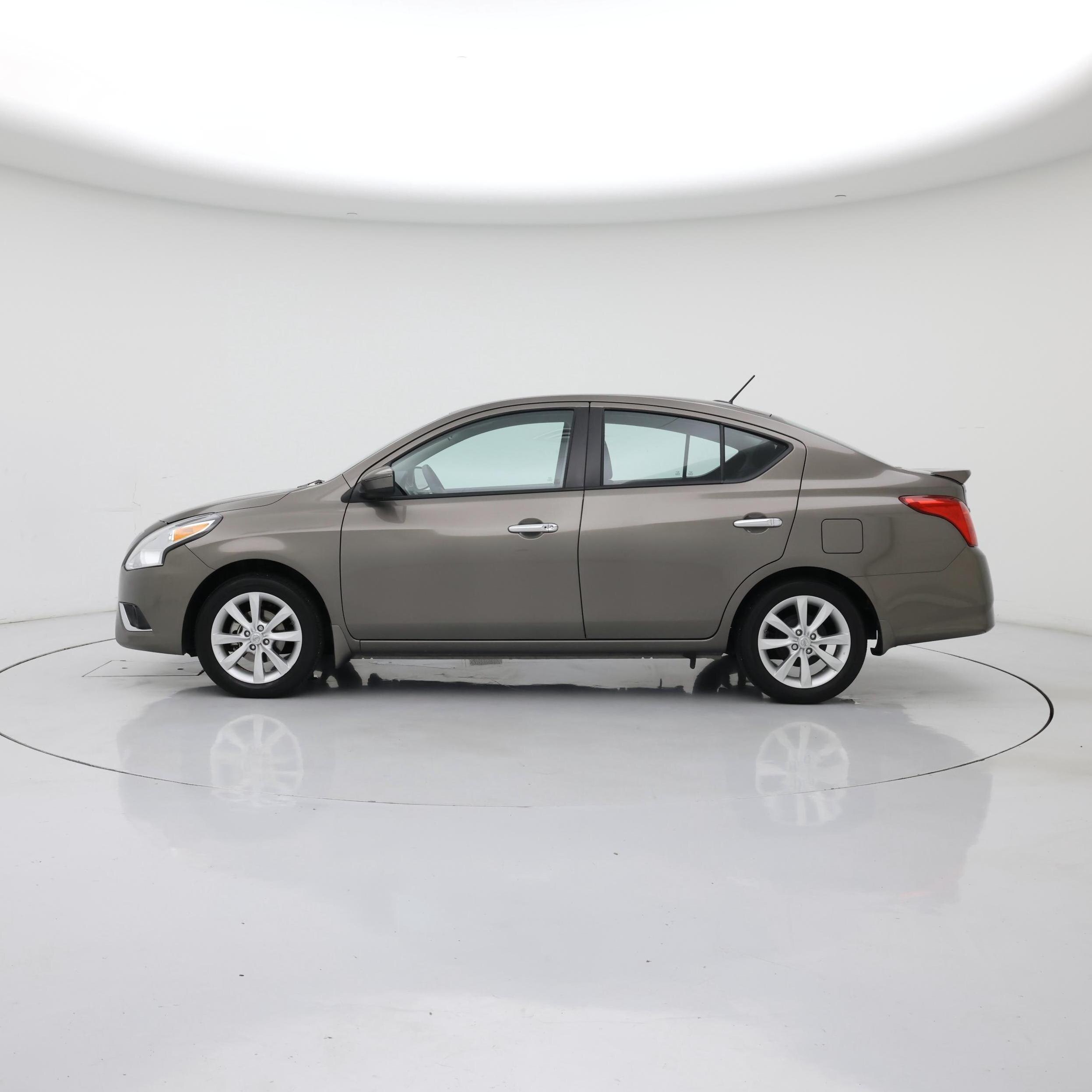 Thumbnail: 2015 Nissan Versa - 3