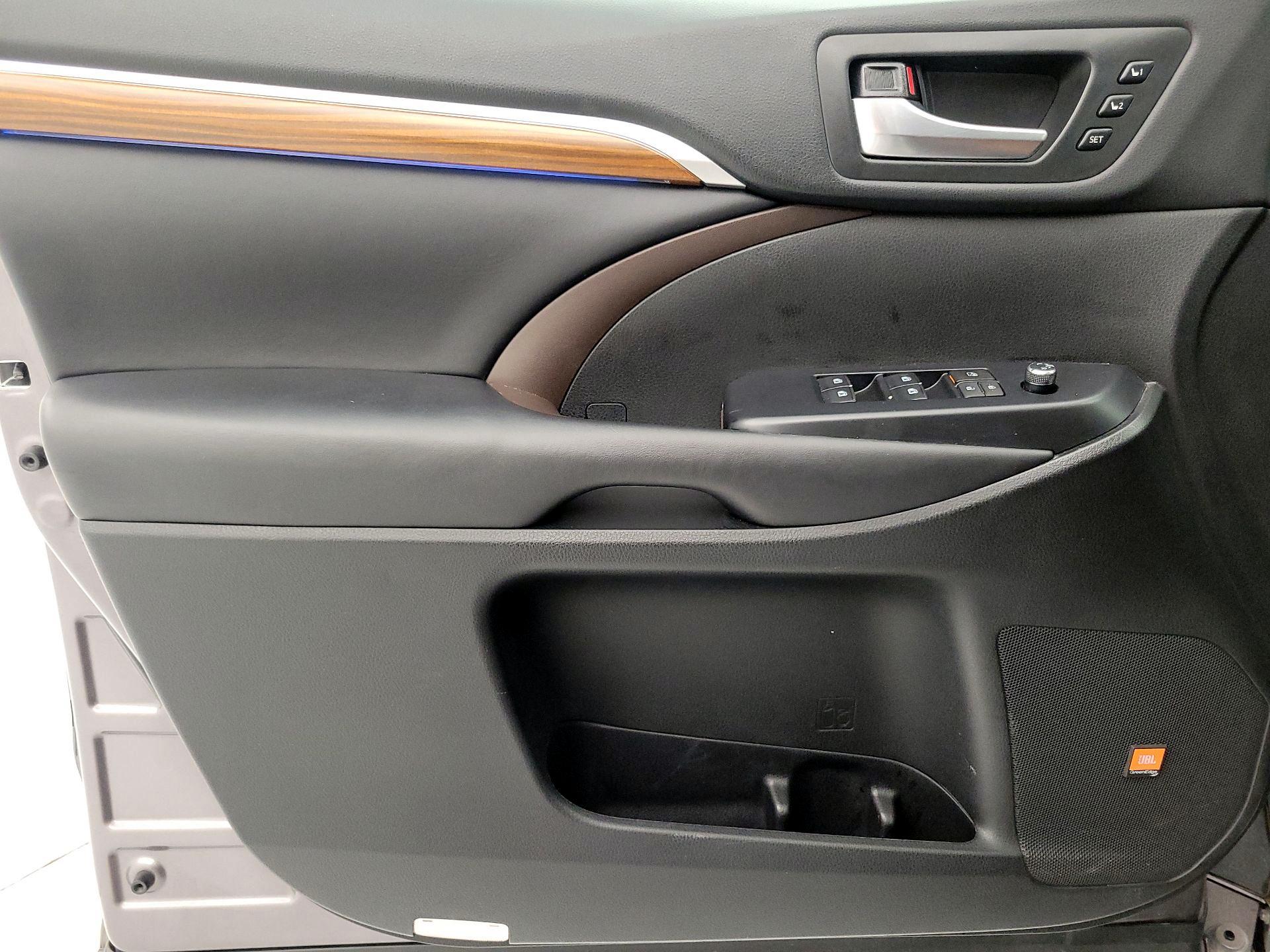 Thumbnail: 2019 Toyota Highlander - 12
