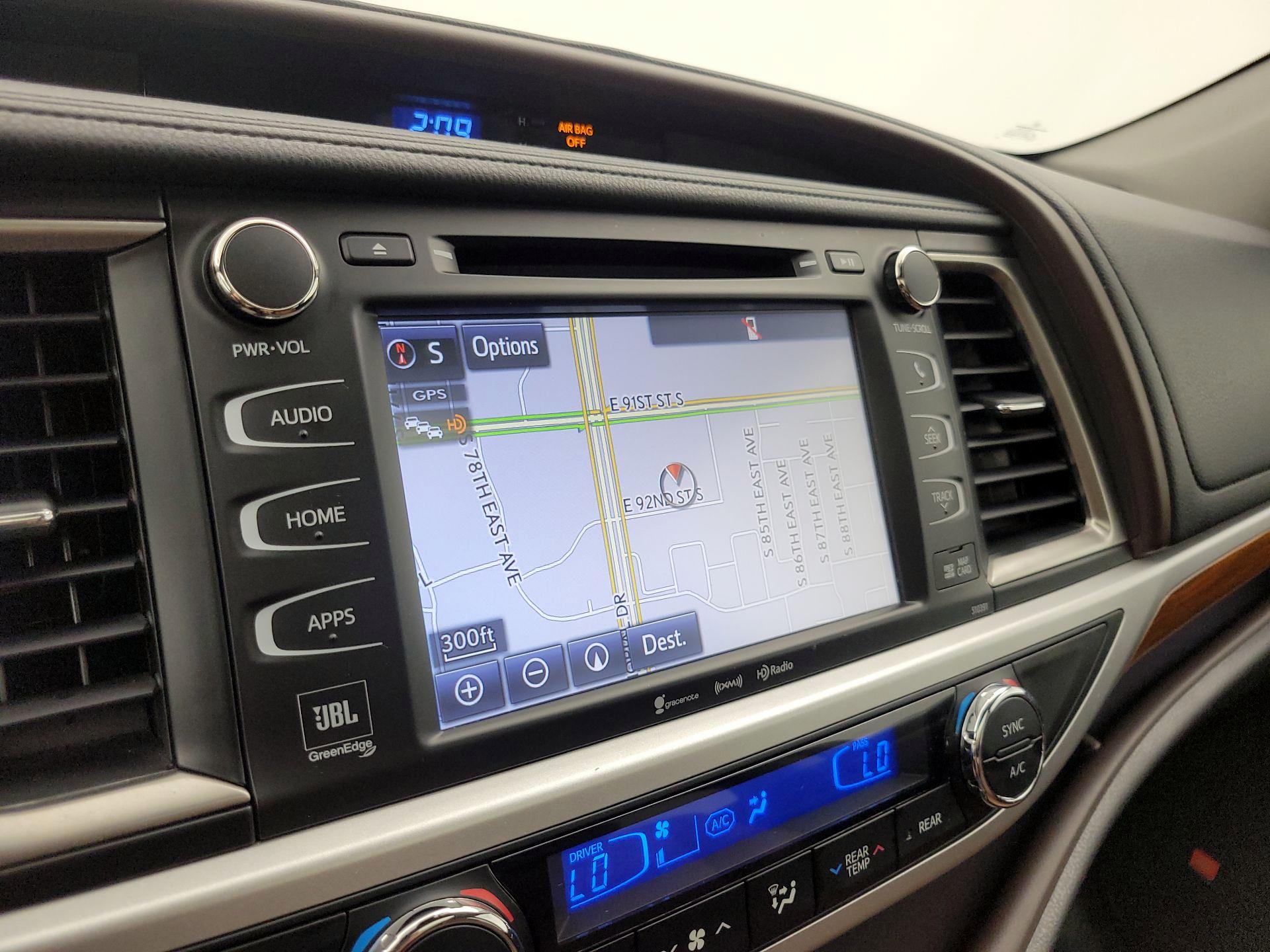Thumbnail: 2019 Toyota Highlander - 14