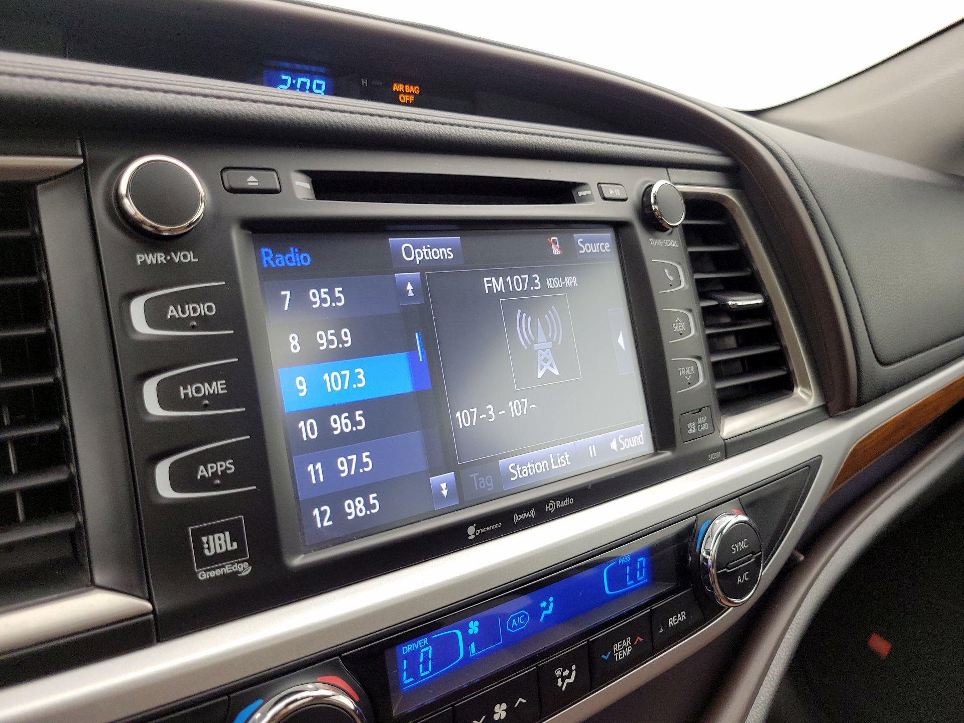 Thumbnail: 2019 Toyota Highlander - 16