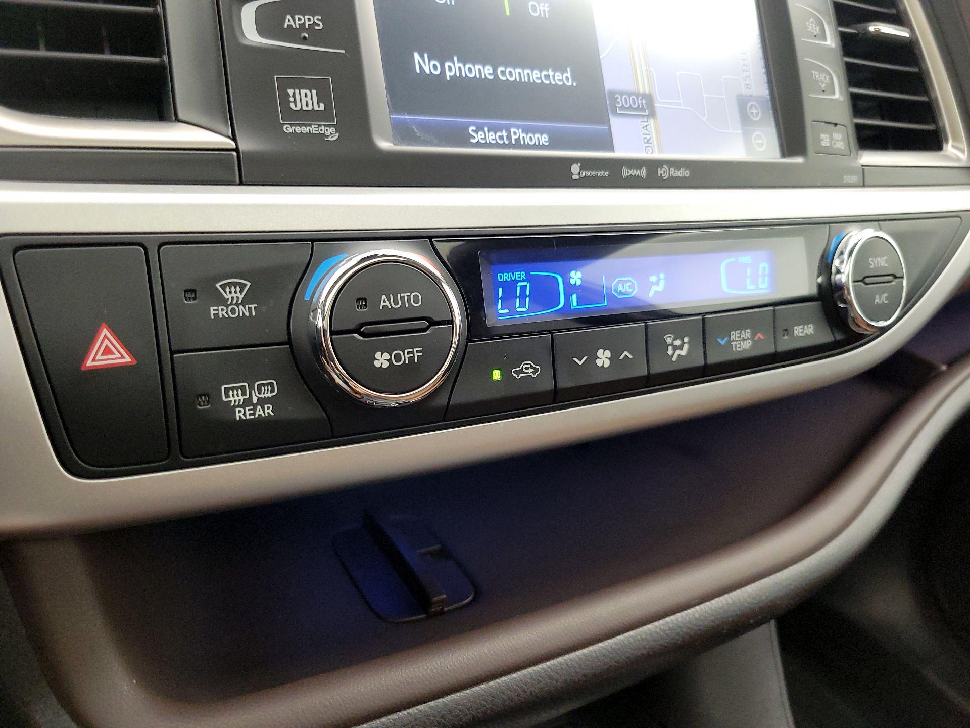Thumbnail: 2019 Toyota Highlander - 17