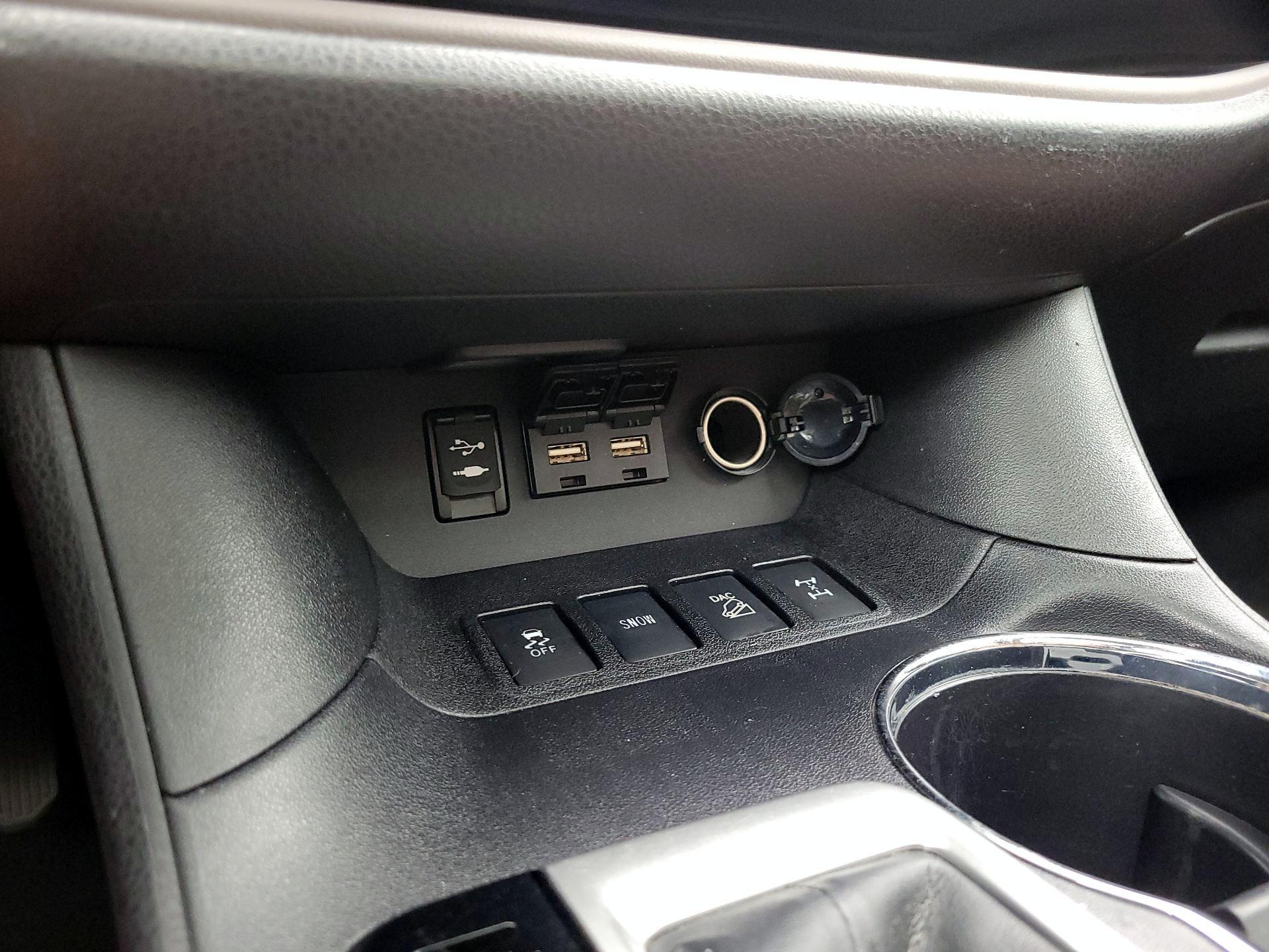 Thumbnail: 2019 Toyota Highlander - 19