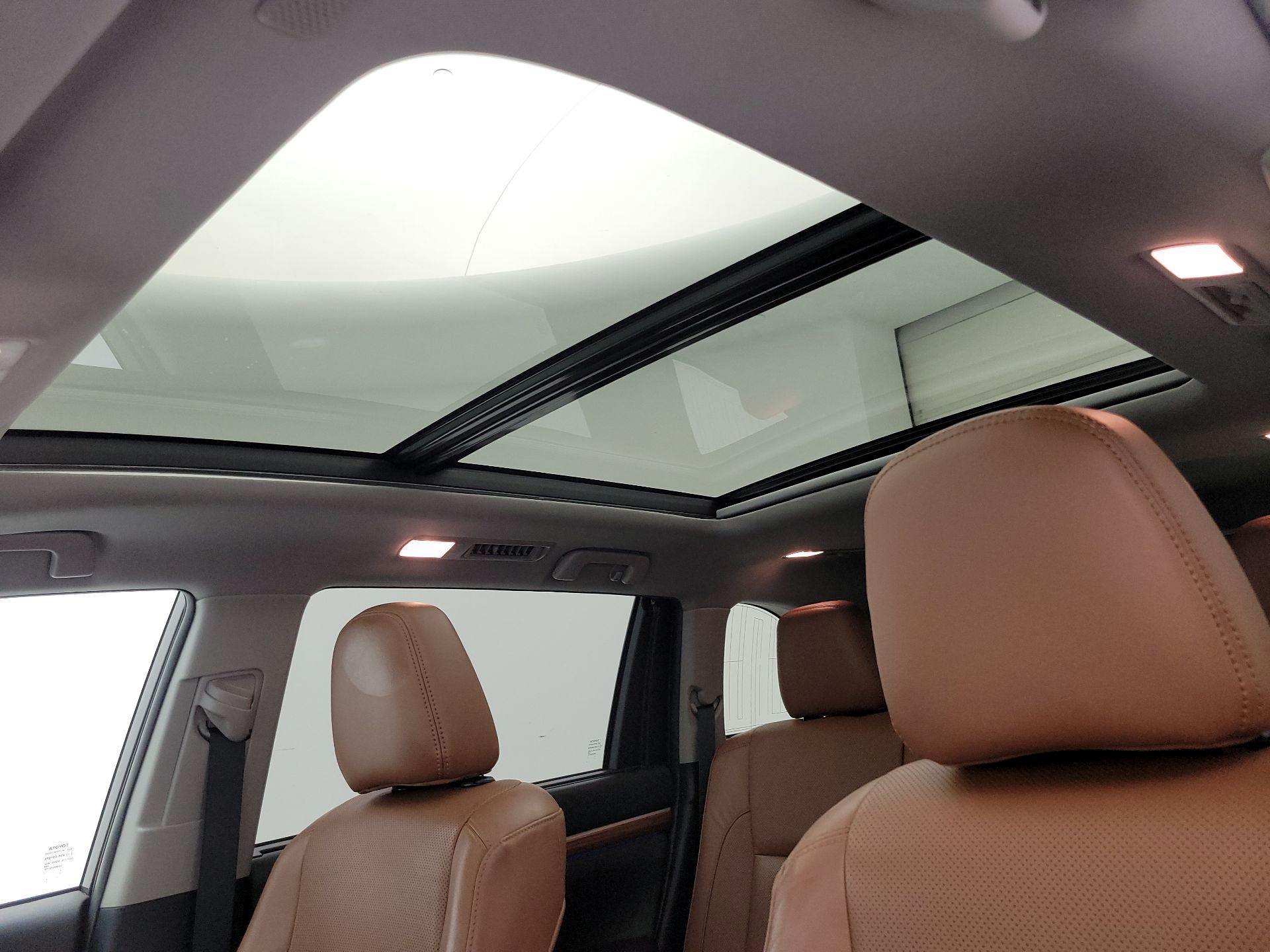 Thumbnail: 2019 Toyota Highlander - 20
