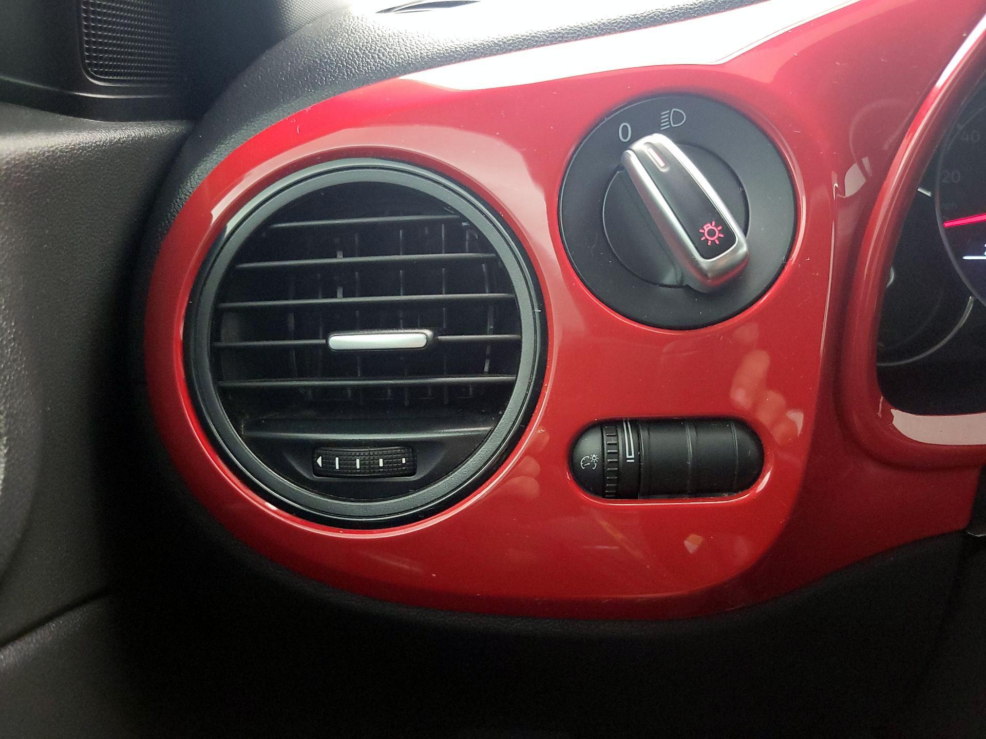 Thumbnail: 2019 Volkswagen Beetle - 13