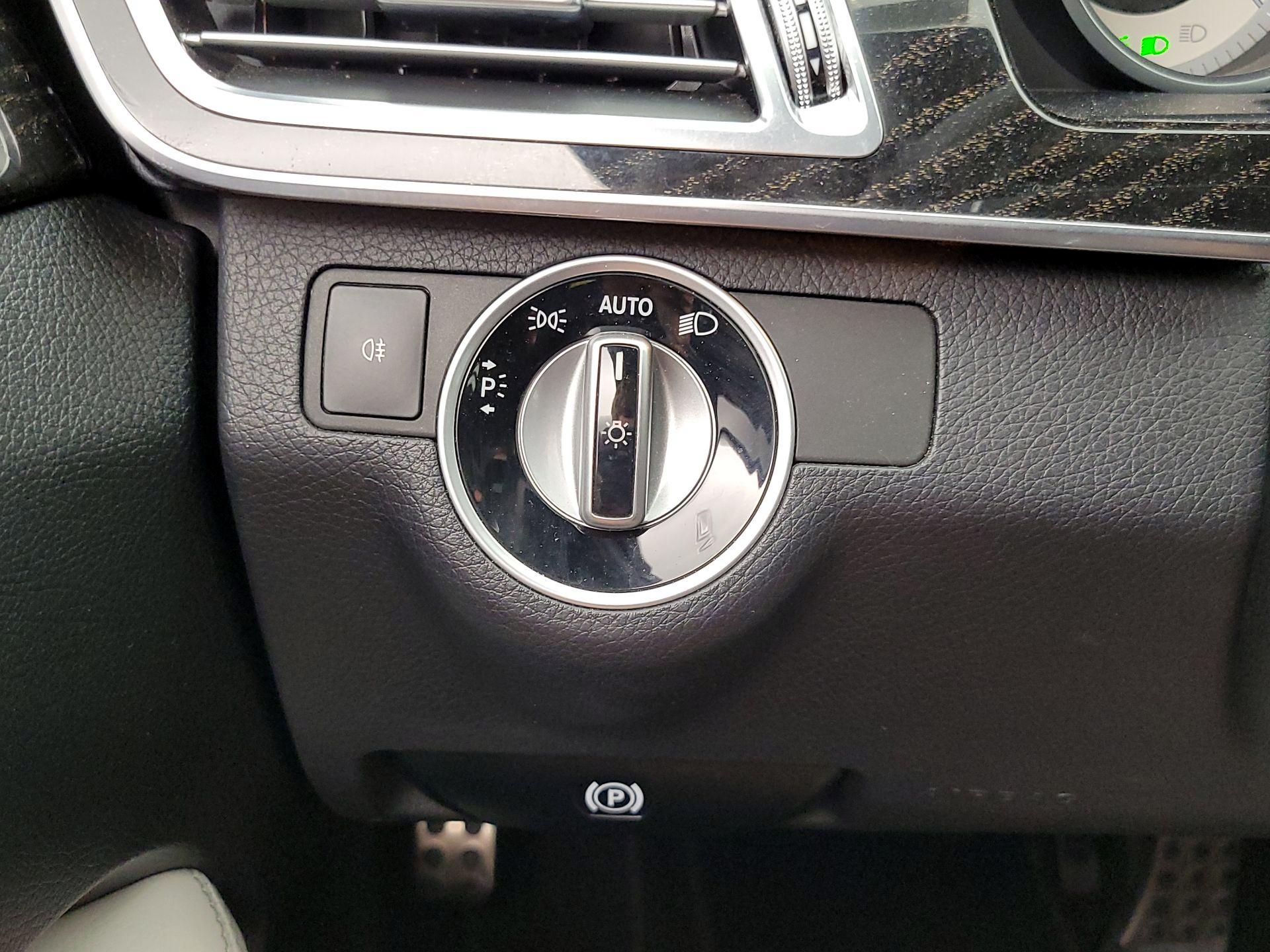 Thumbnail: 2016 Mercedes-Benz E-Class - 13